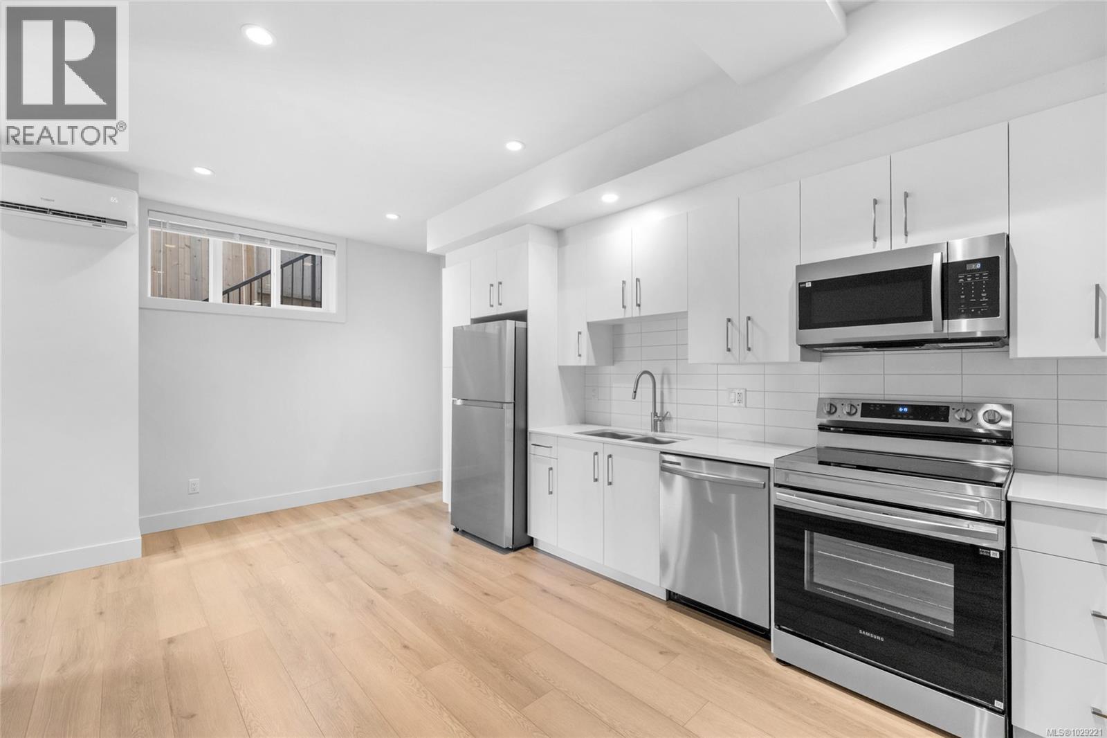 3419 Horizon Terr, Langford