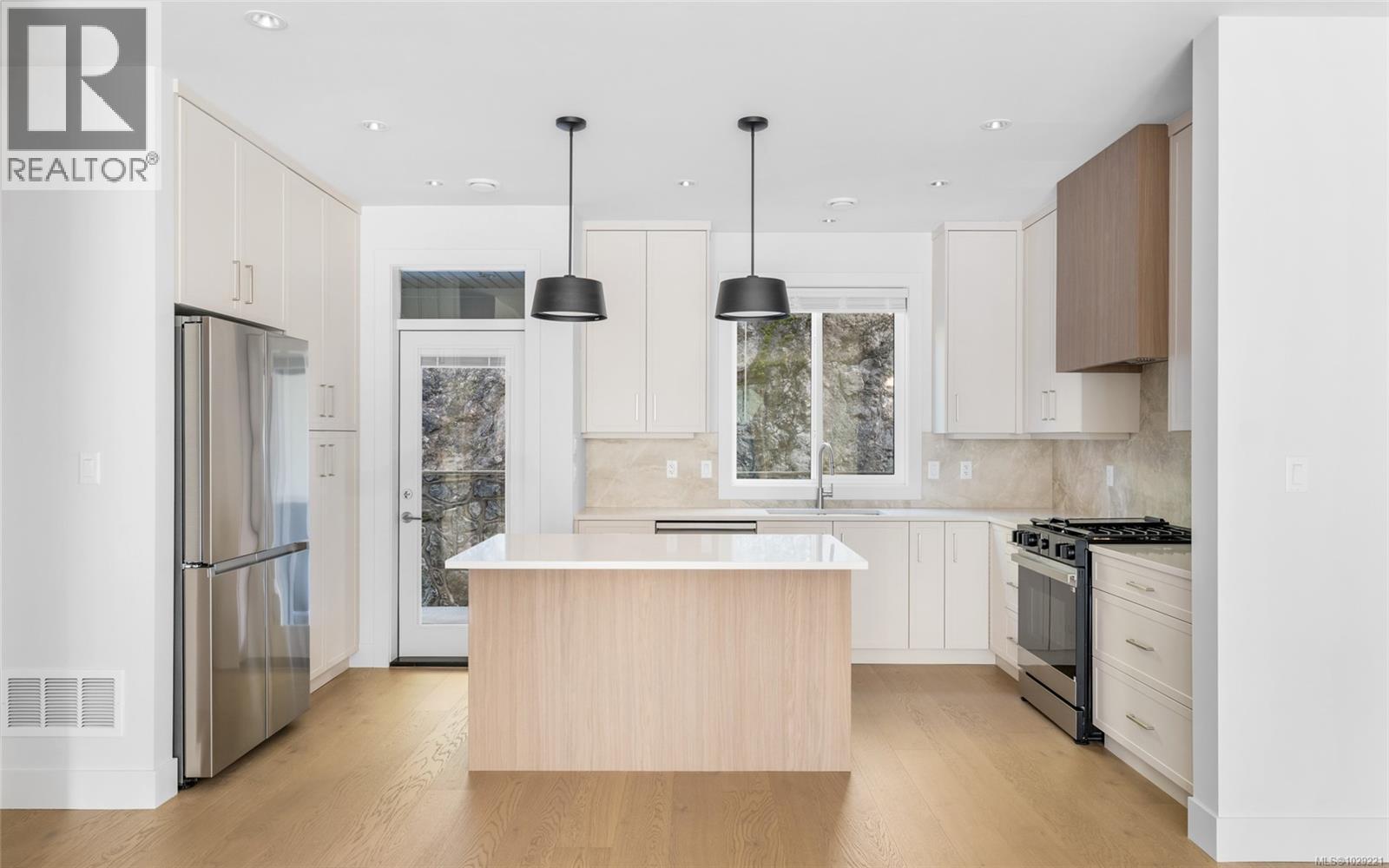 3419 Horizon Terr, Langford