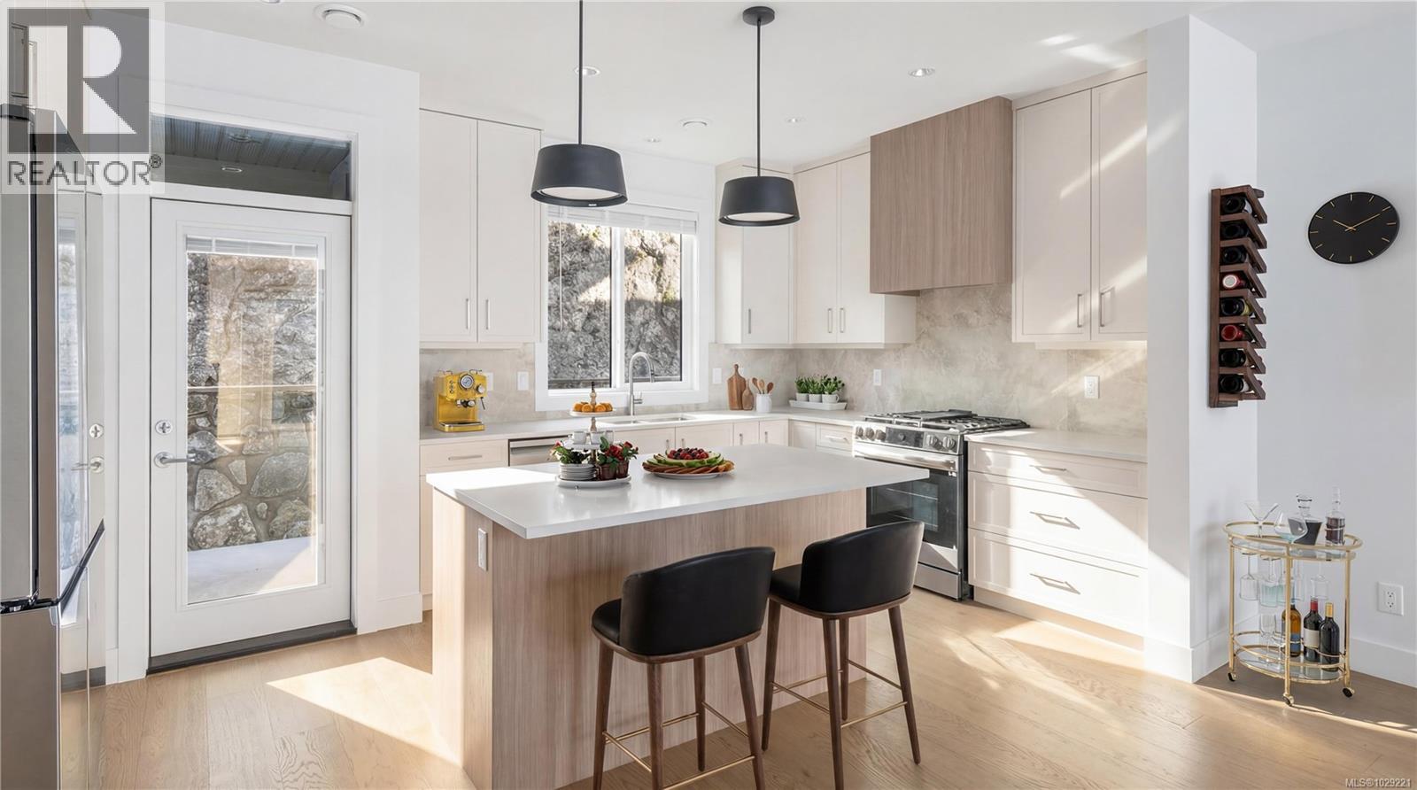 3419 Horizon Terr, Langford