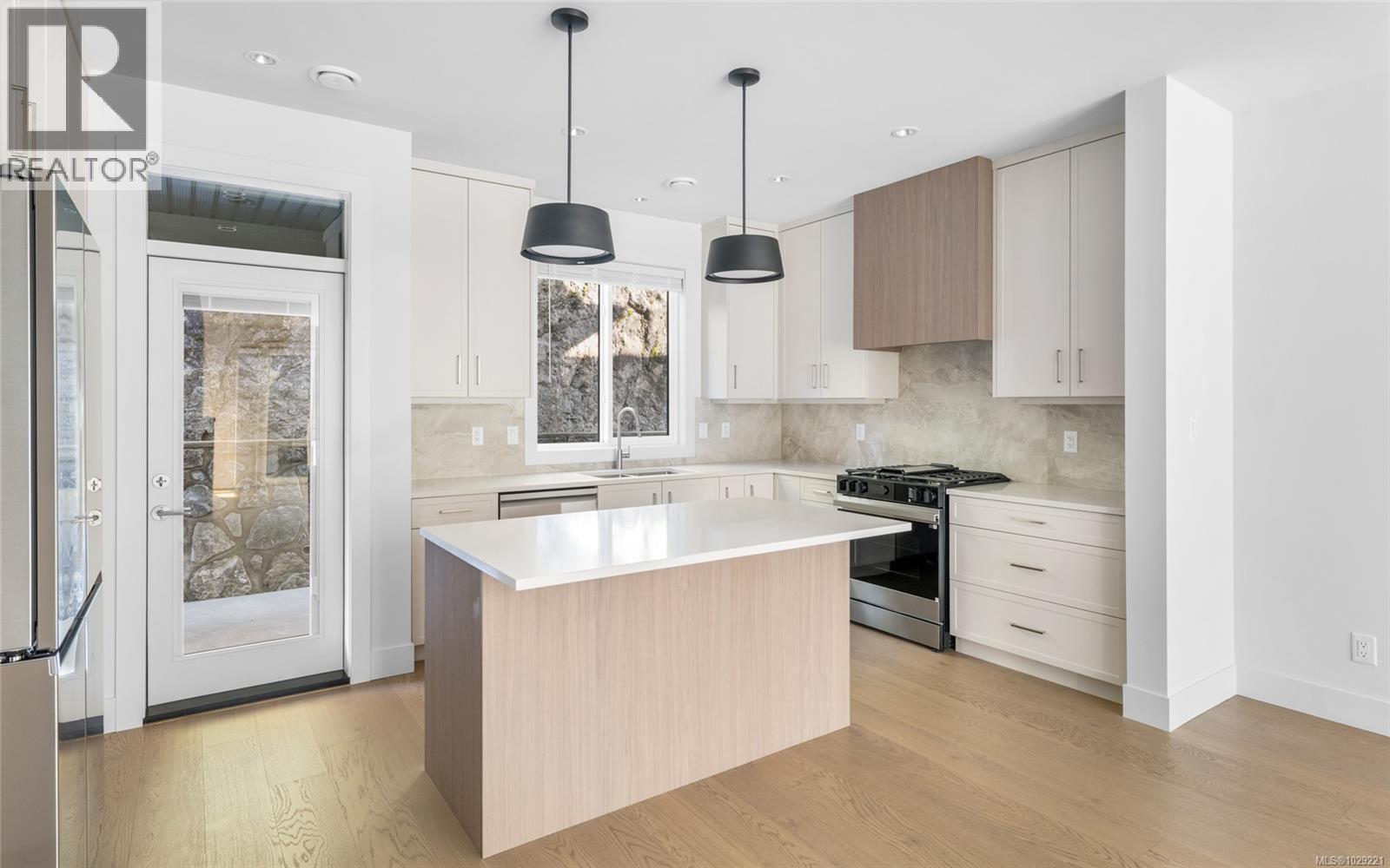 3419 Horizon Terr, Langford