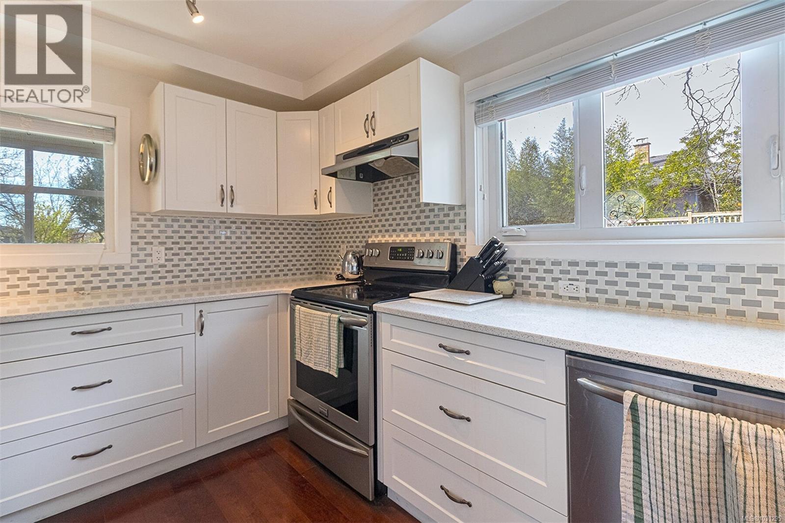 #1 801 Langham Crt - 17