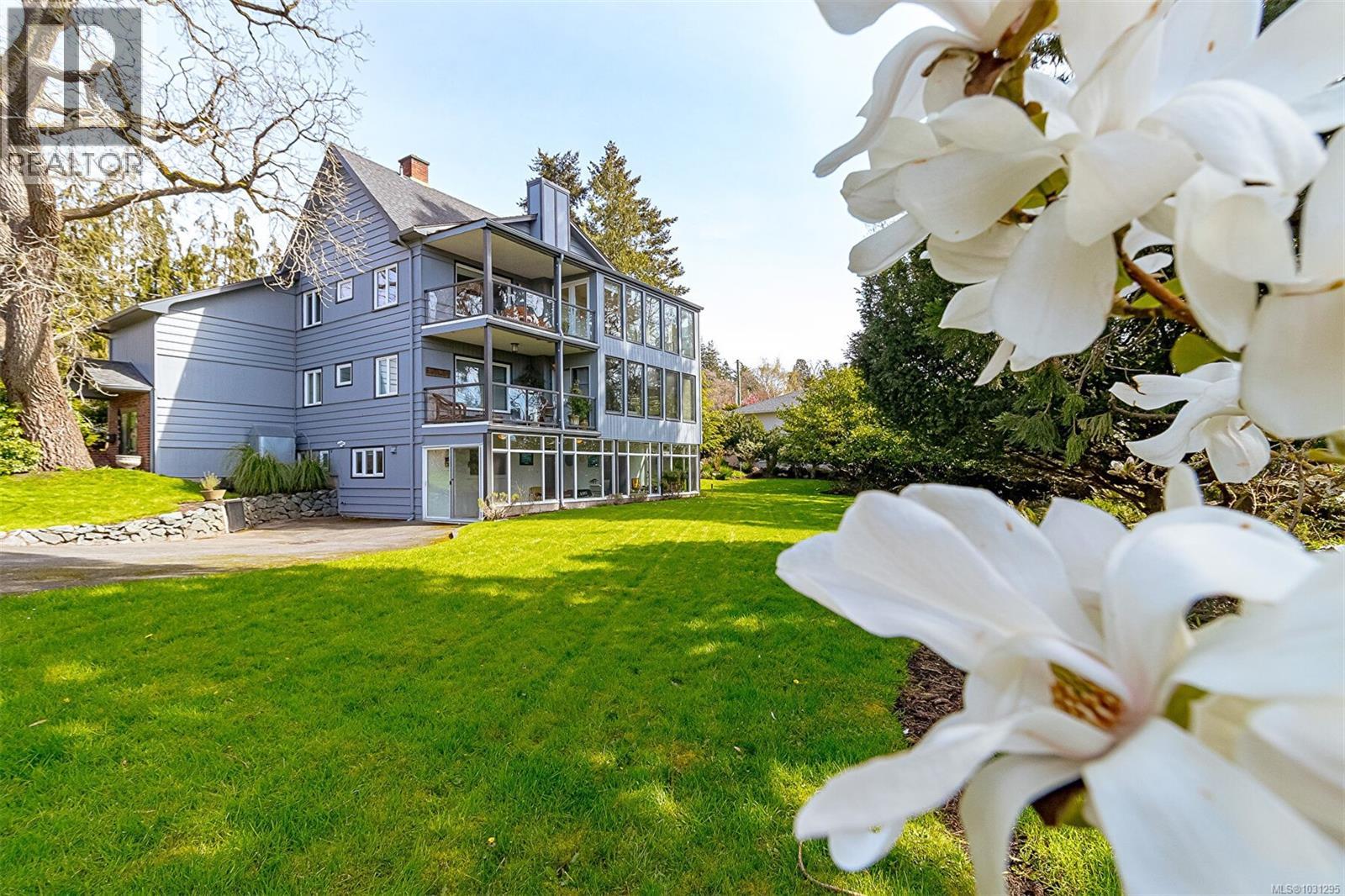 #1 801 Langham Crt - 1
