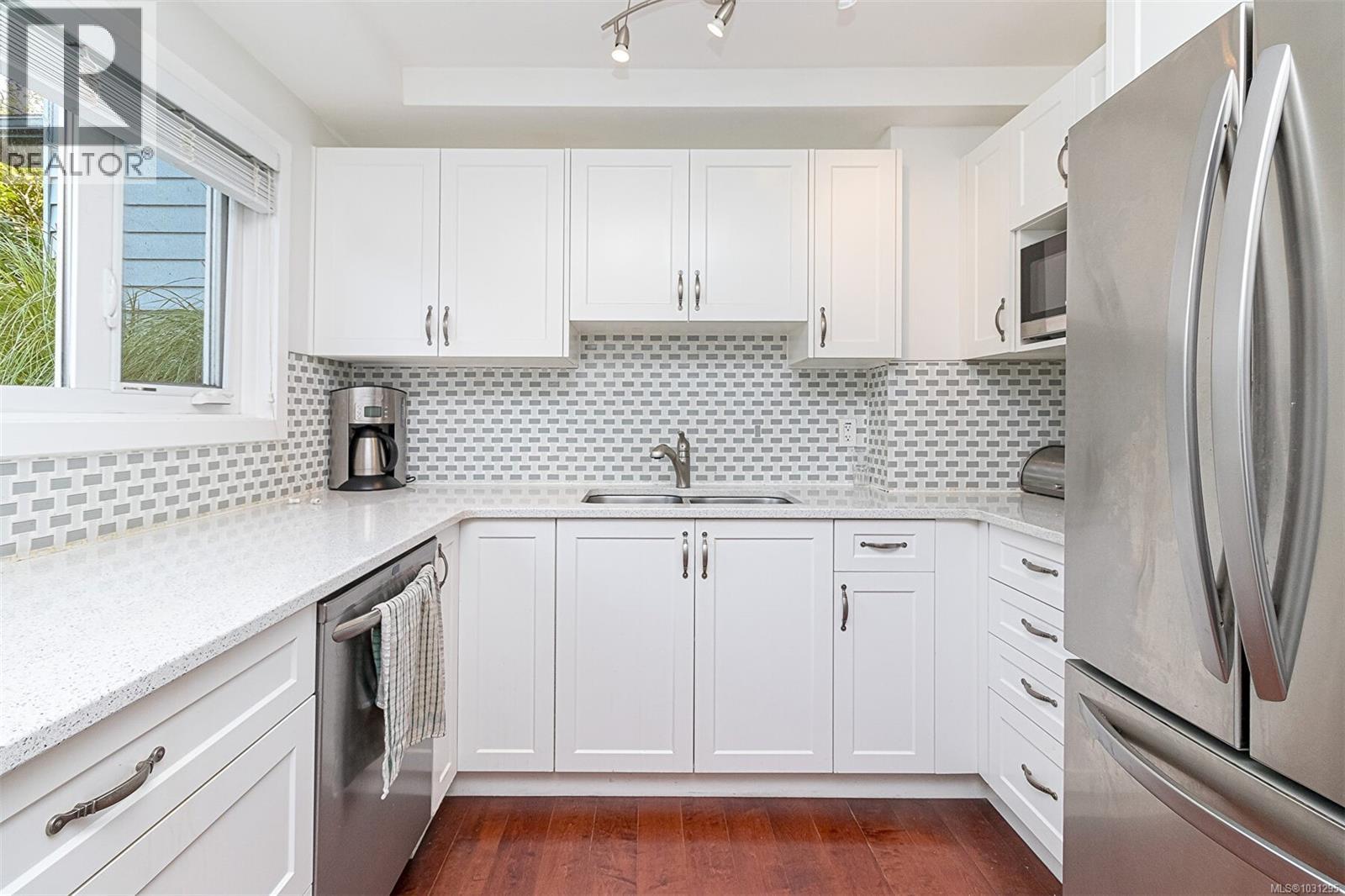 #1 801 Langham Crt - 16