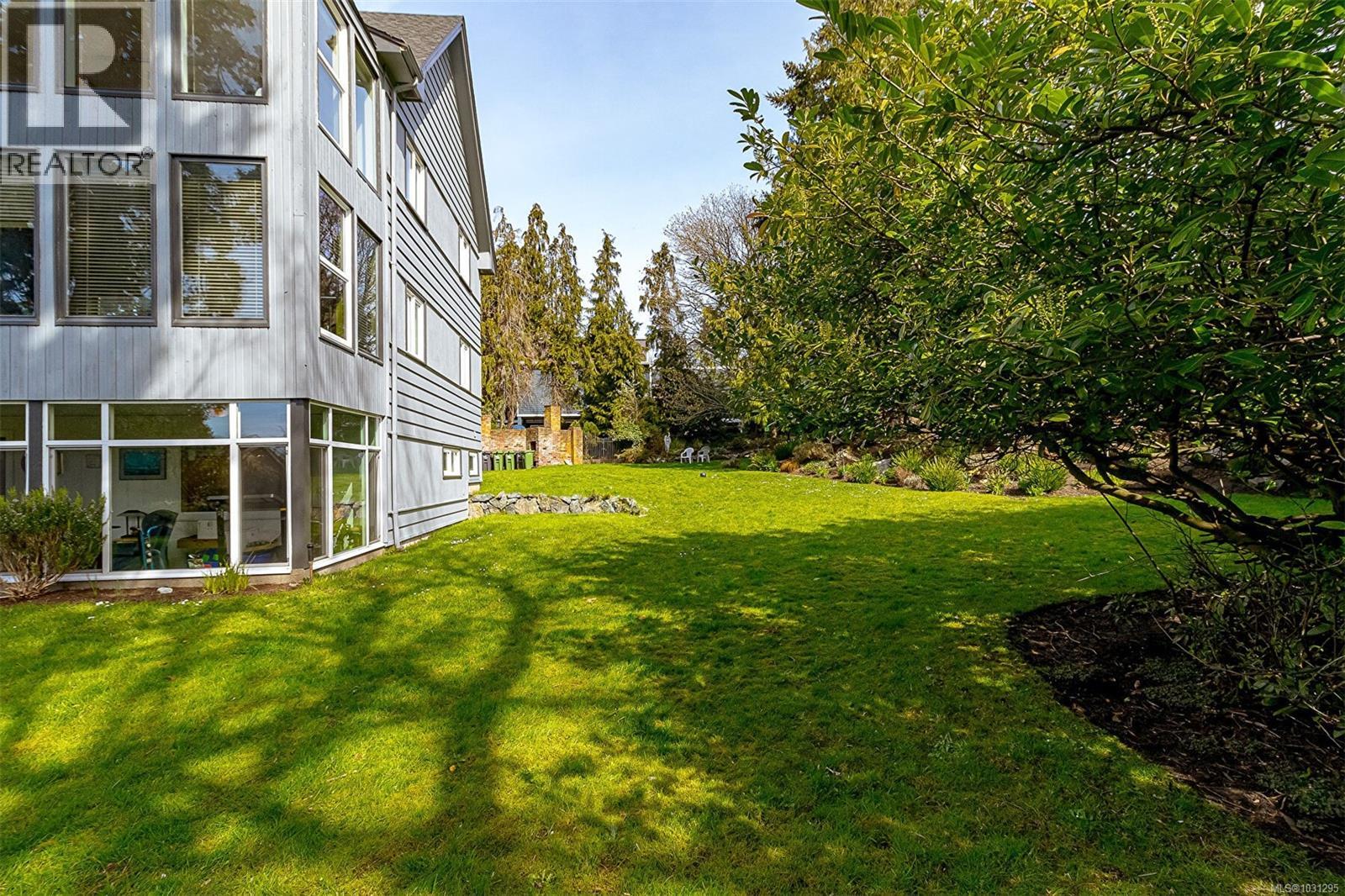 #1 801 Langham Crt - 28