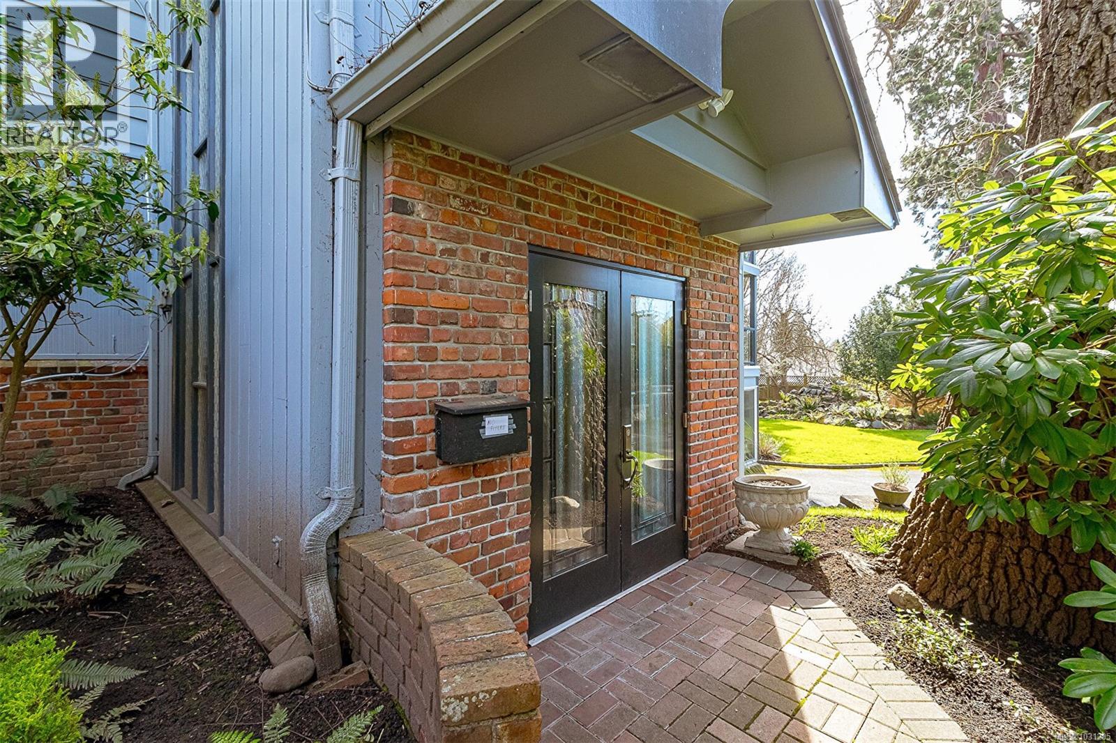 #1 801 LANGHAM CRT - 7