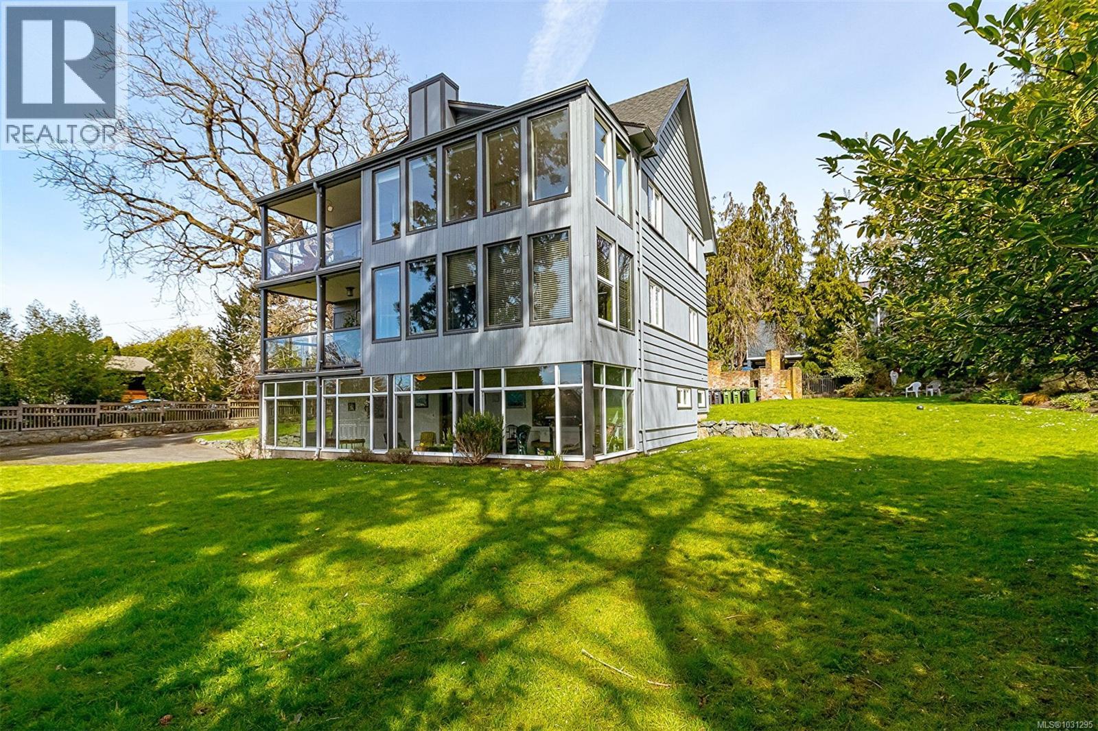 #1 801 Langham Crt - 25