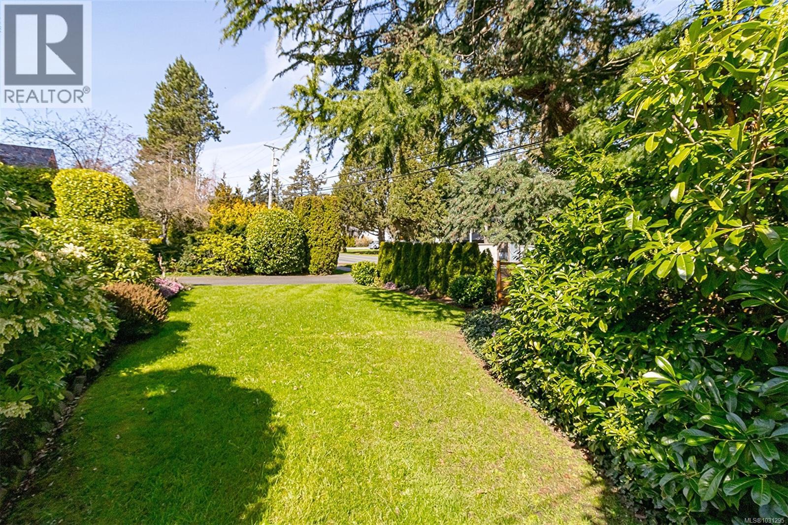 #1 801 Langham Crt - 27