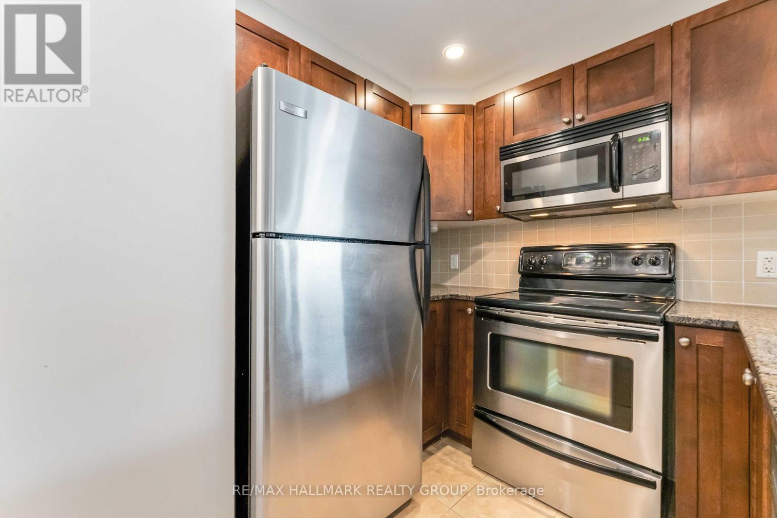 204 - 200 BESSERER STREET — photo 24