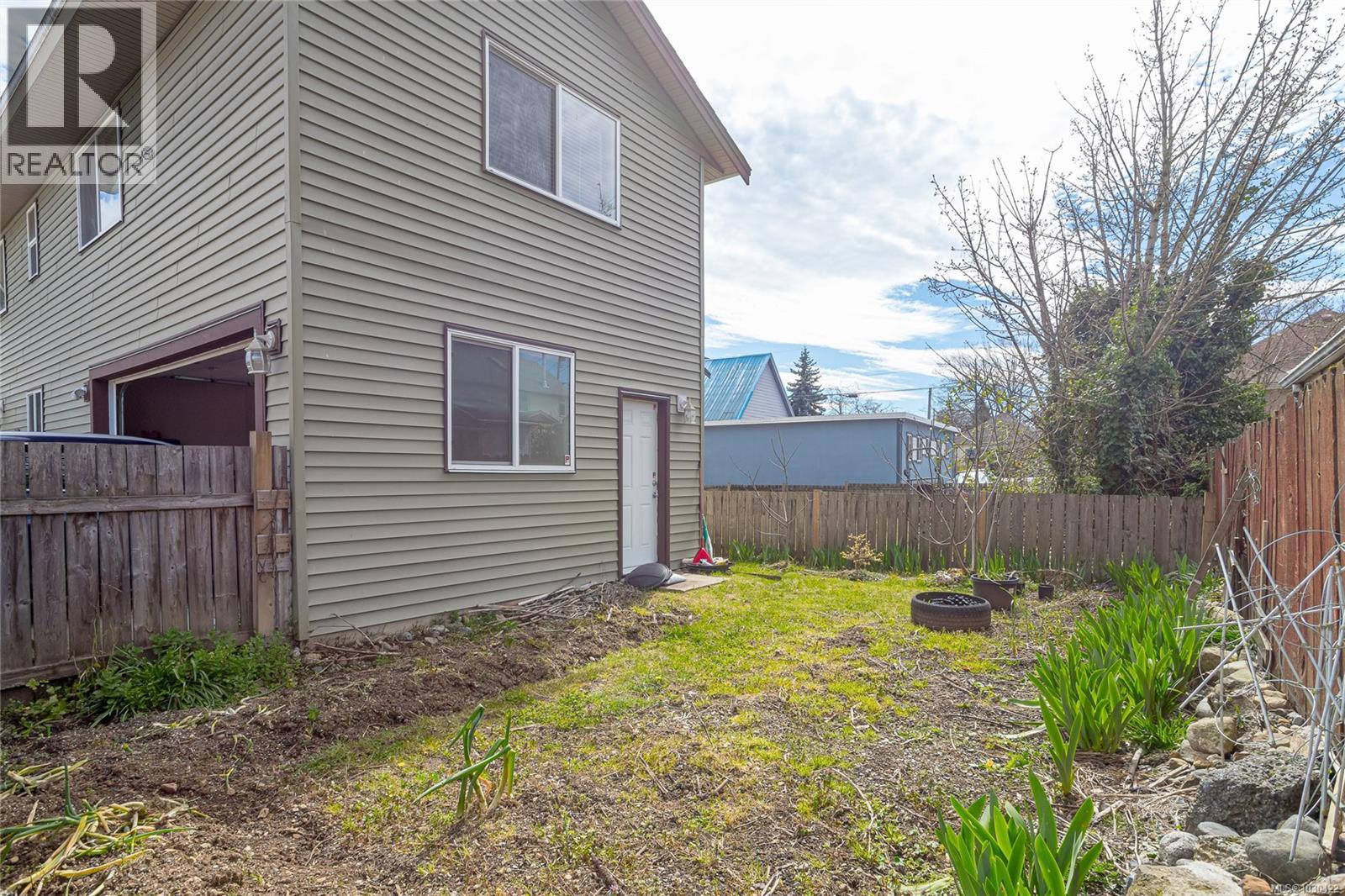 144 VICTORIA RD - 22