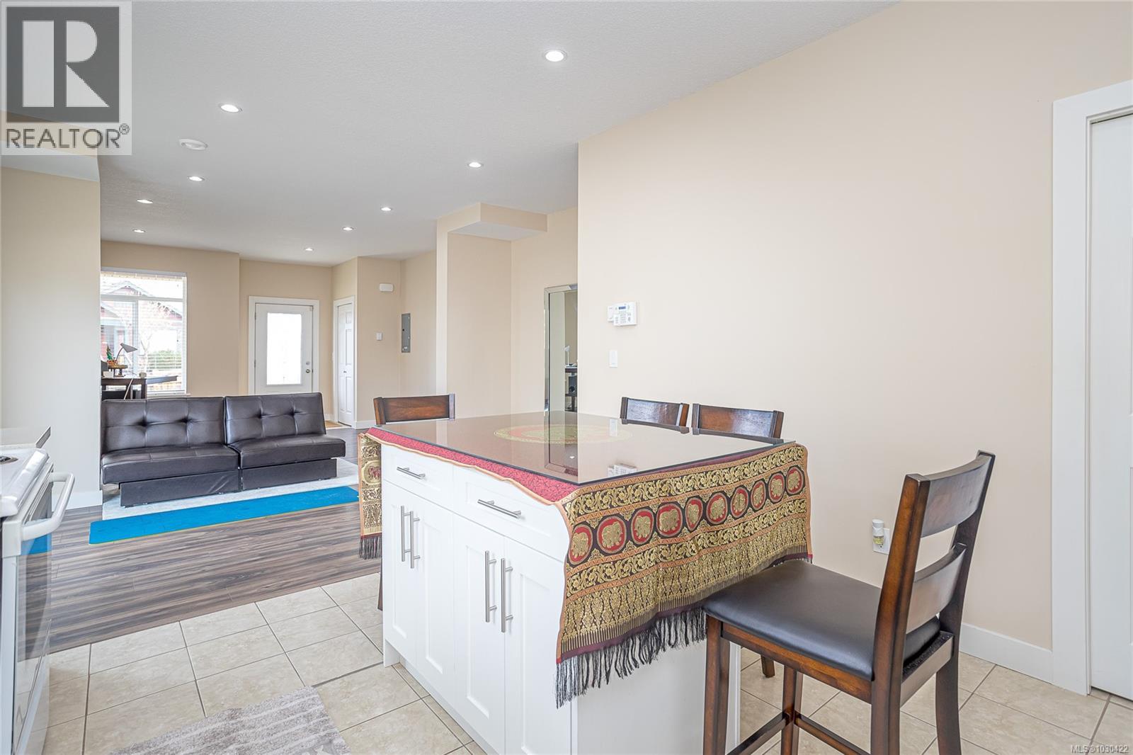 144 VICTORIA RD - 10