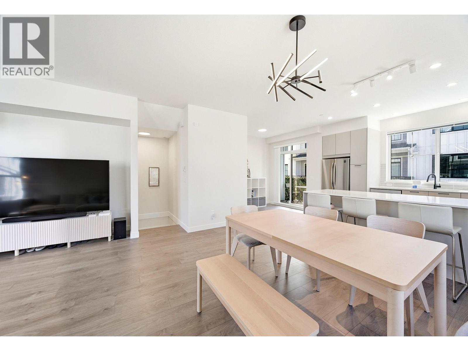 94 488 FURNESS STREET, New Westminster