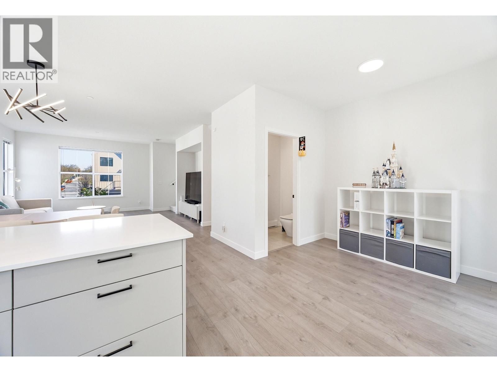 94 488 FURNESS STREET, New Westminster