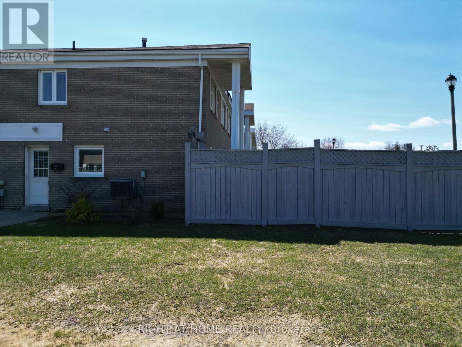 270 TOWN HOUSE CRESCENT - 1