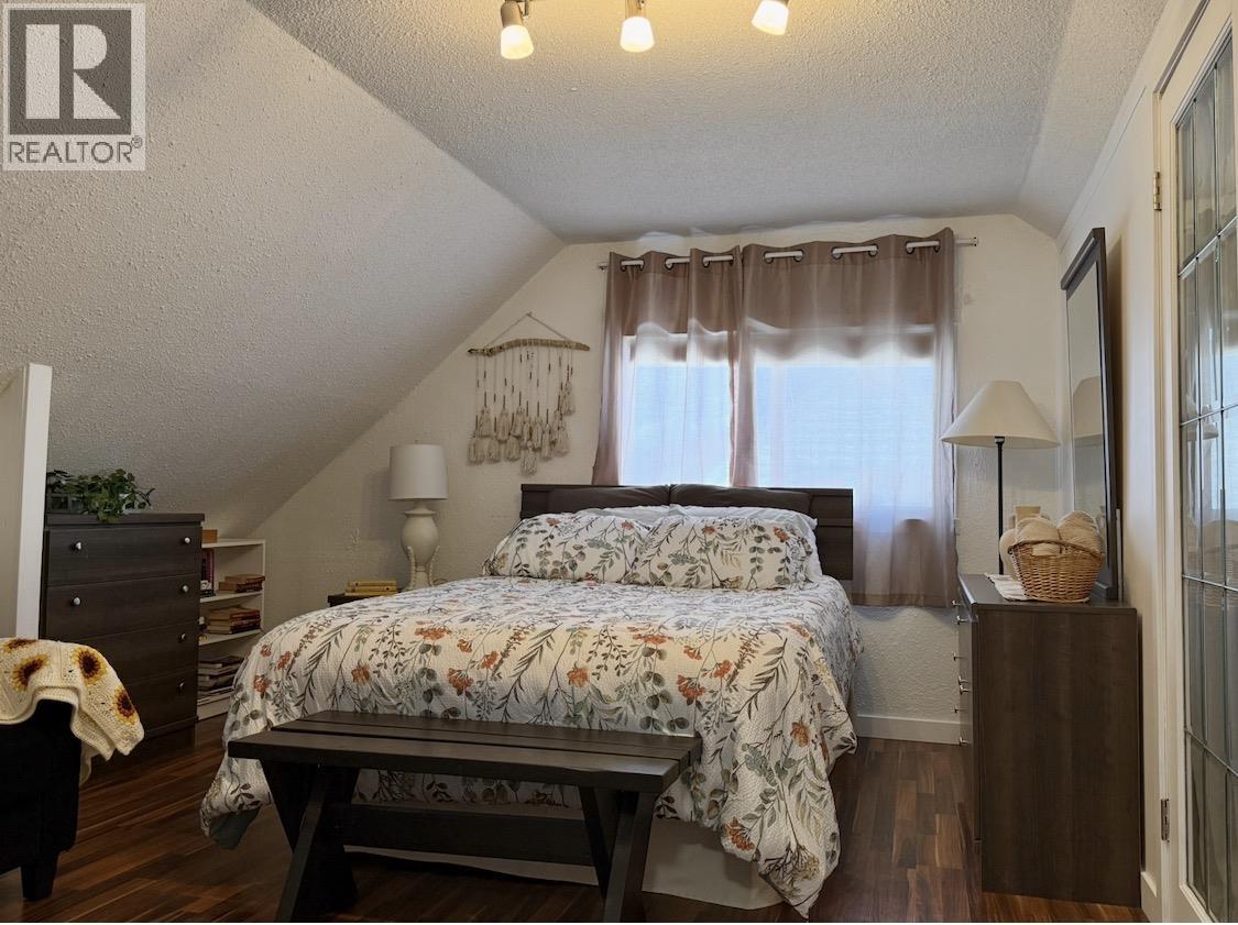 19 SWALLOW STREET - 16