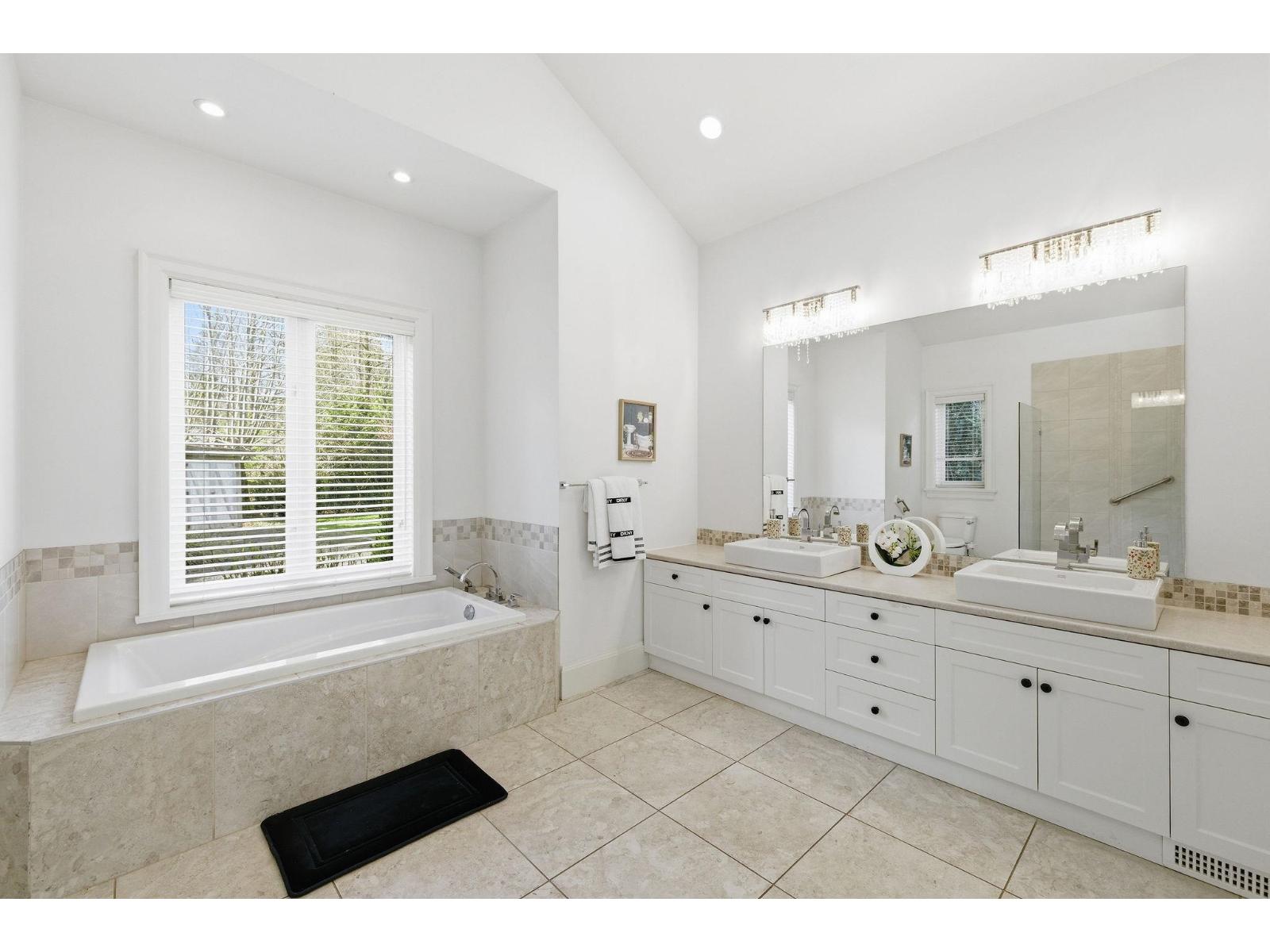 20053 FERNRIDGE CRESCENT, Langley