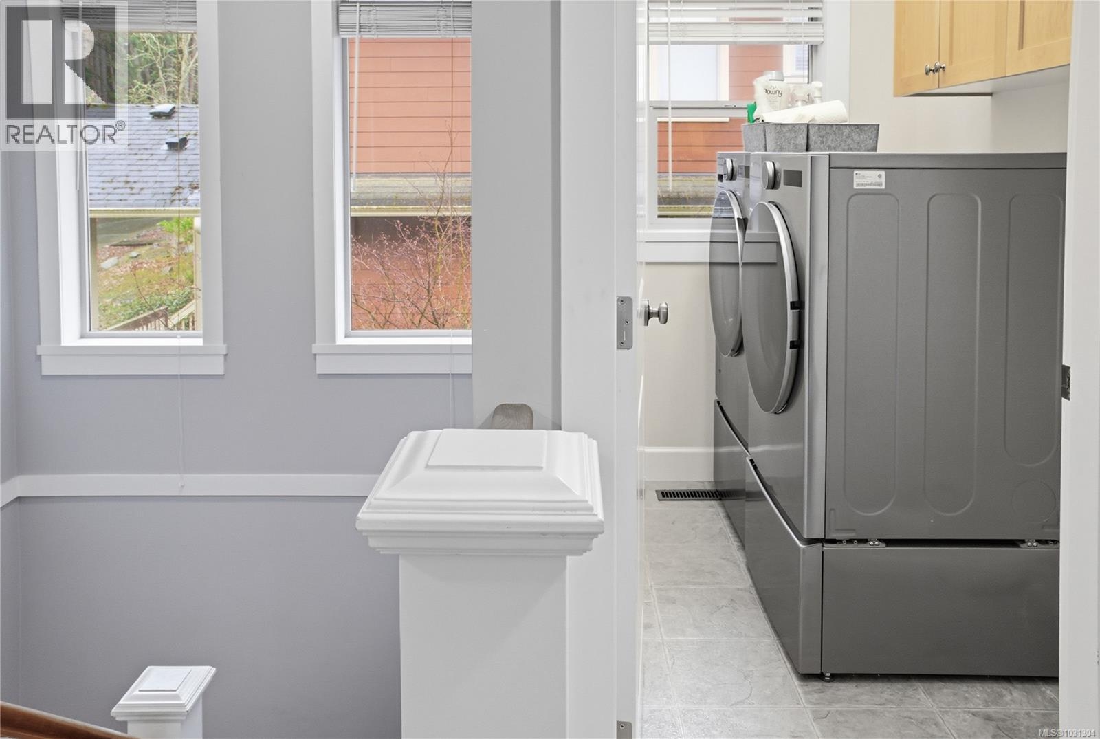 348 WESSEX LANE - 21