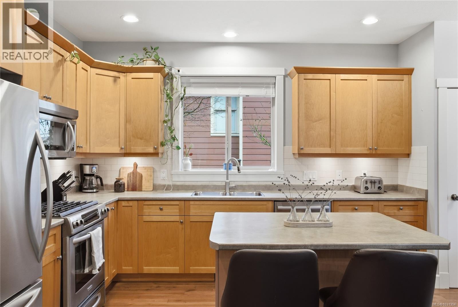 348 WESSEX LANE - 14