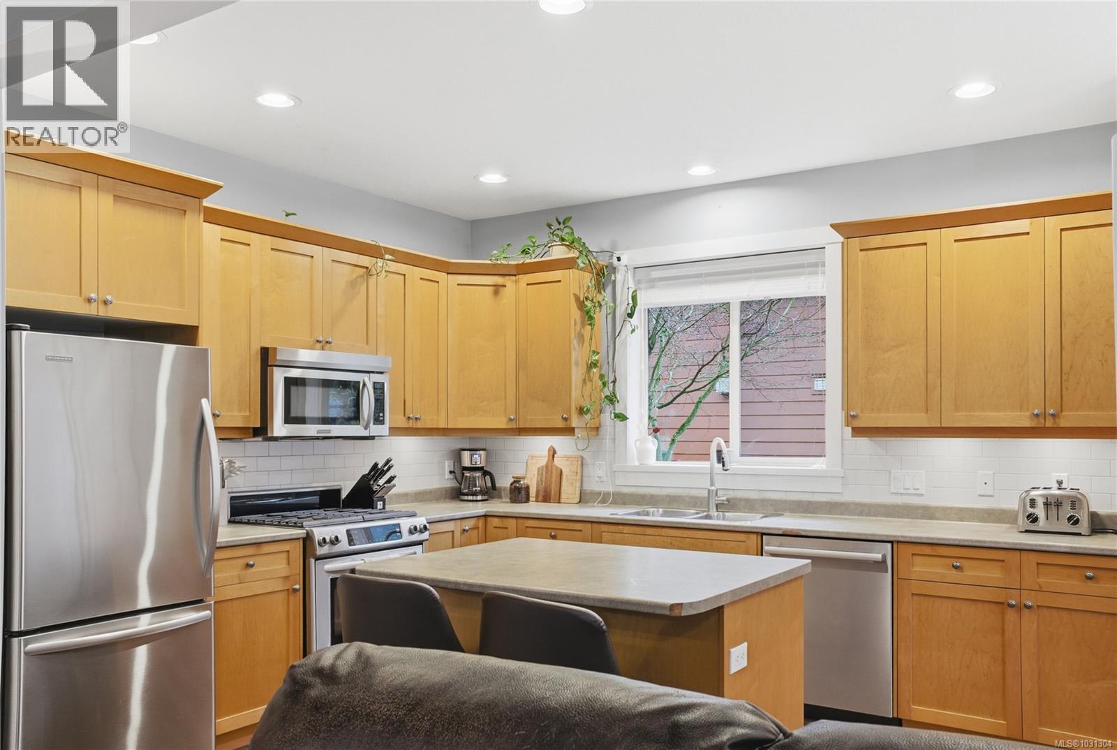 348 WESSEX LANE - 10