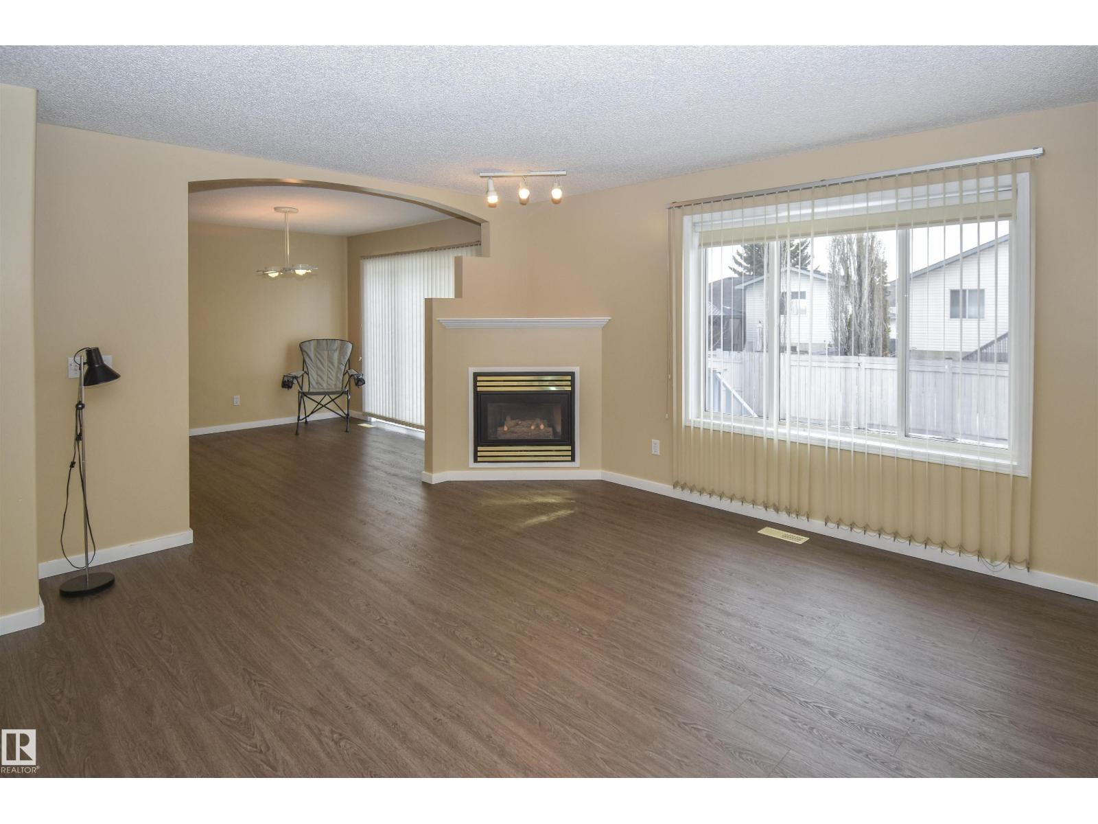 4112 37A AV NW, Edmonton