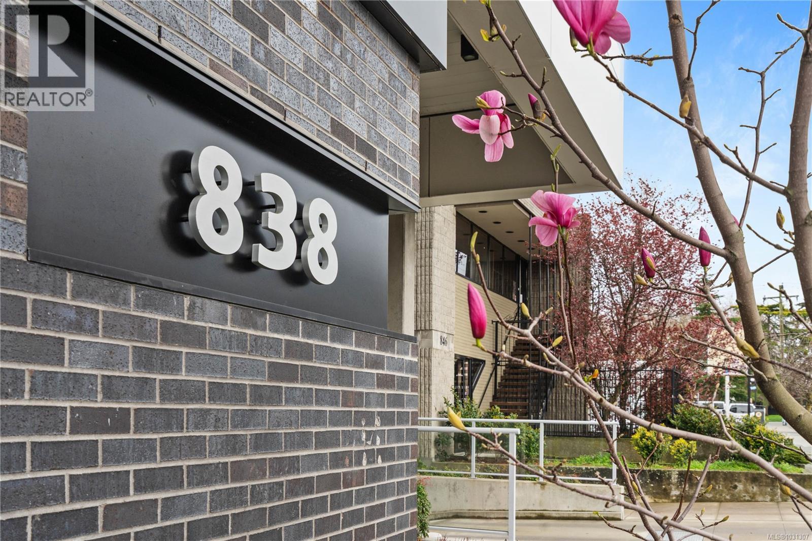 #305 838 BROUGHTON ST - 38