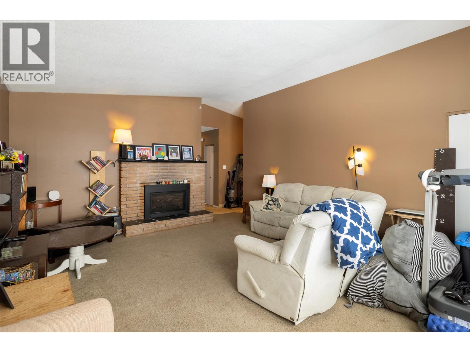 1601 37TH STREET - 7