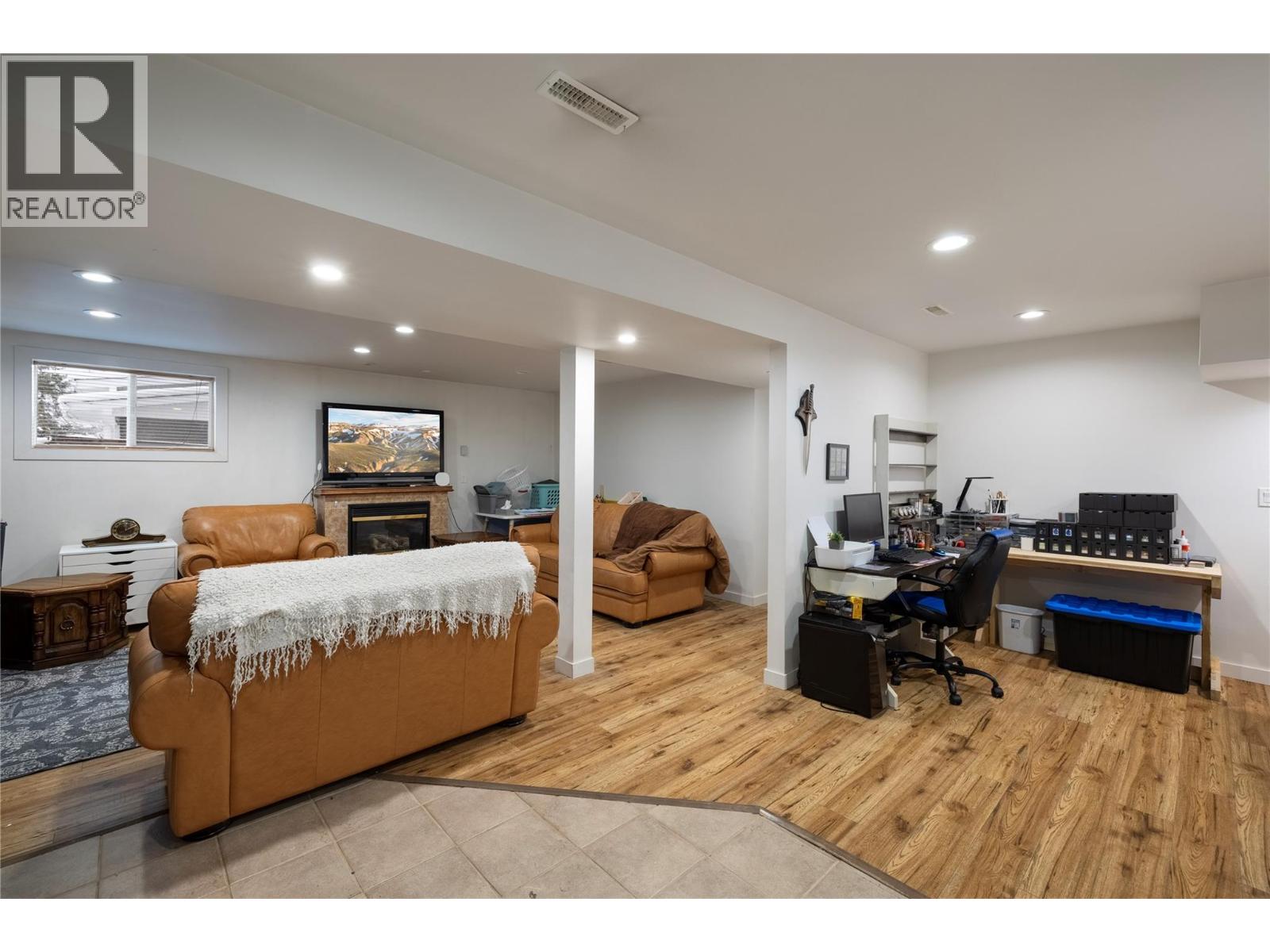 1601 37TH STREET - 22