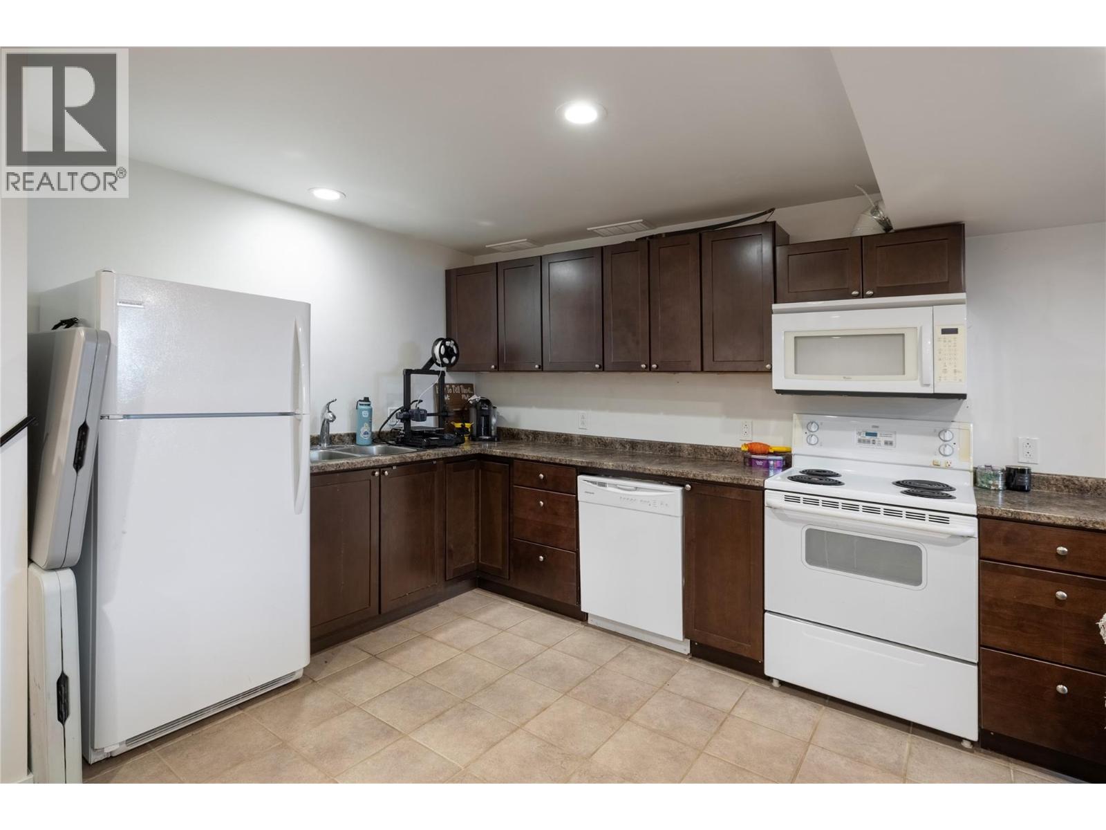 1601 37TH STREET - 21