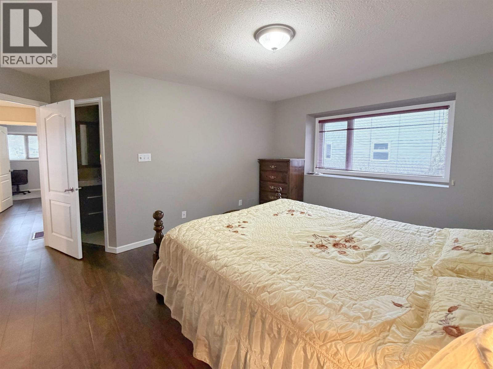 896 PRINCE RUPERT BOULEVARD - 16