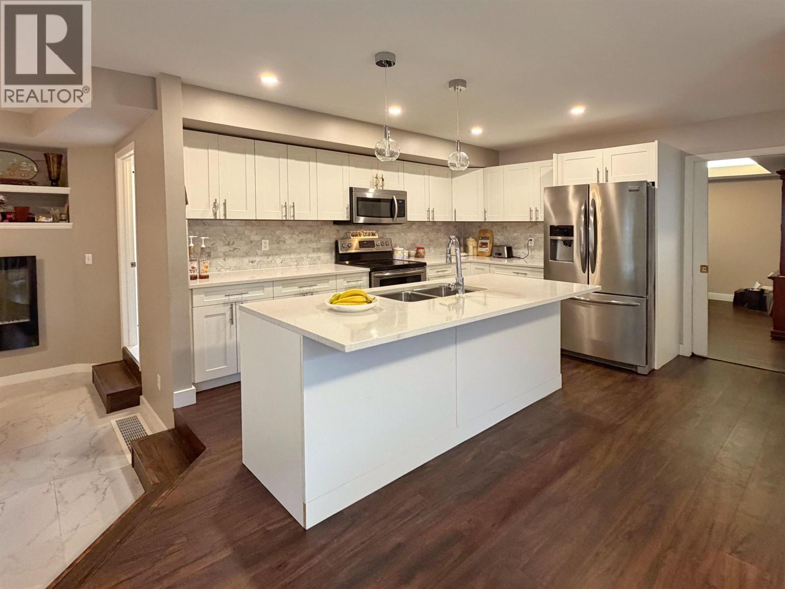 896 PRINCE RUPERT BOULEVARD - 4