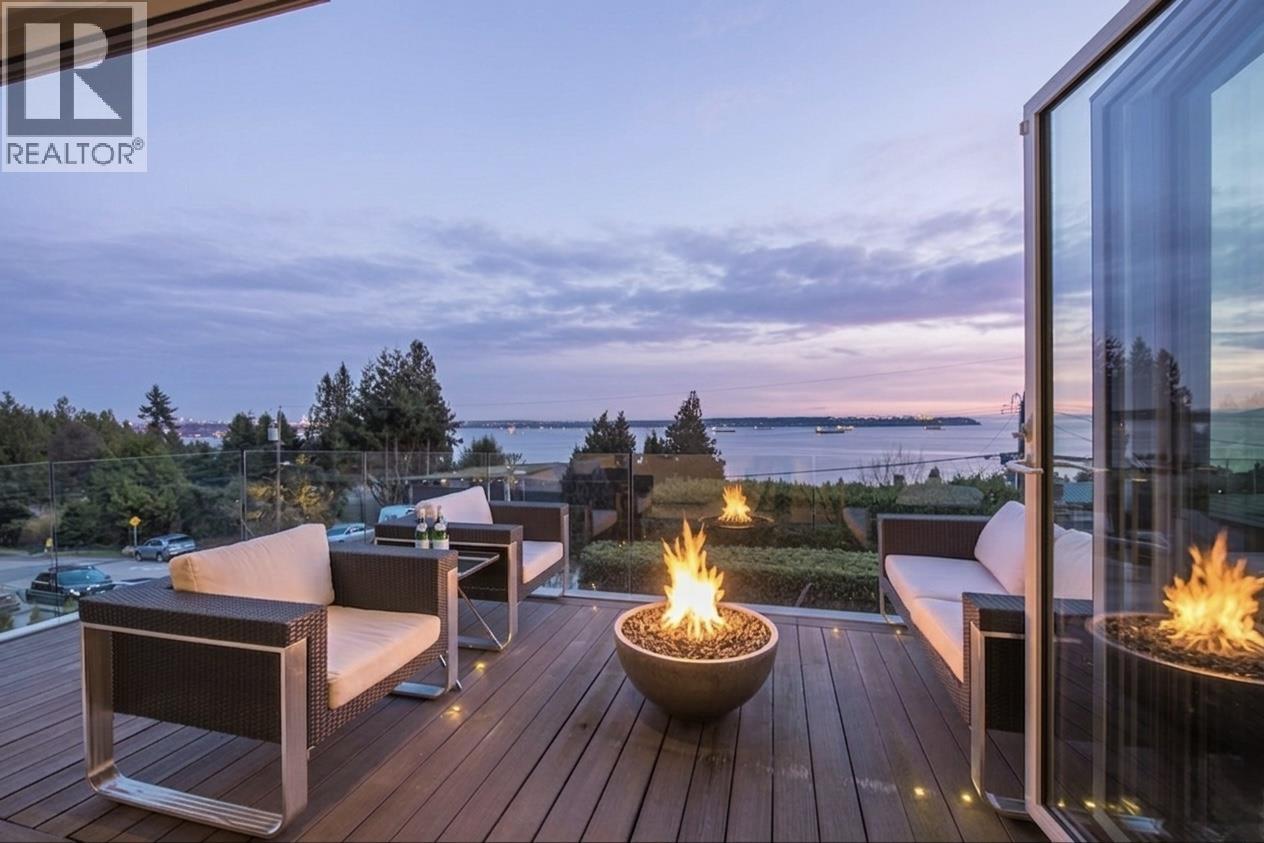 3305 WESTMOUNT ROAD, West Vancouver