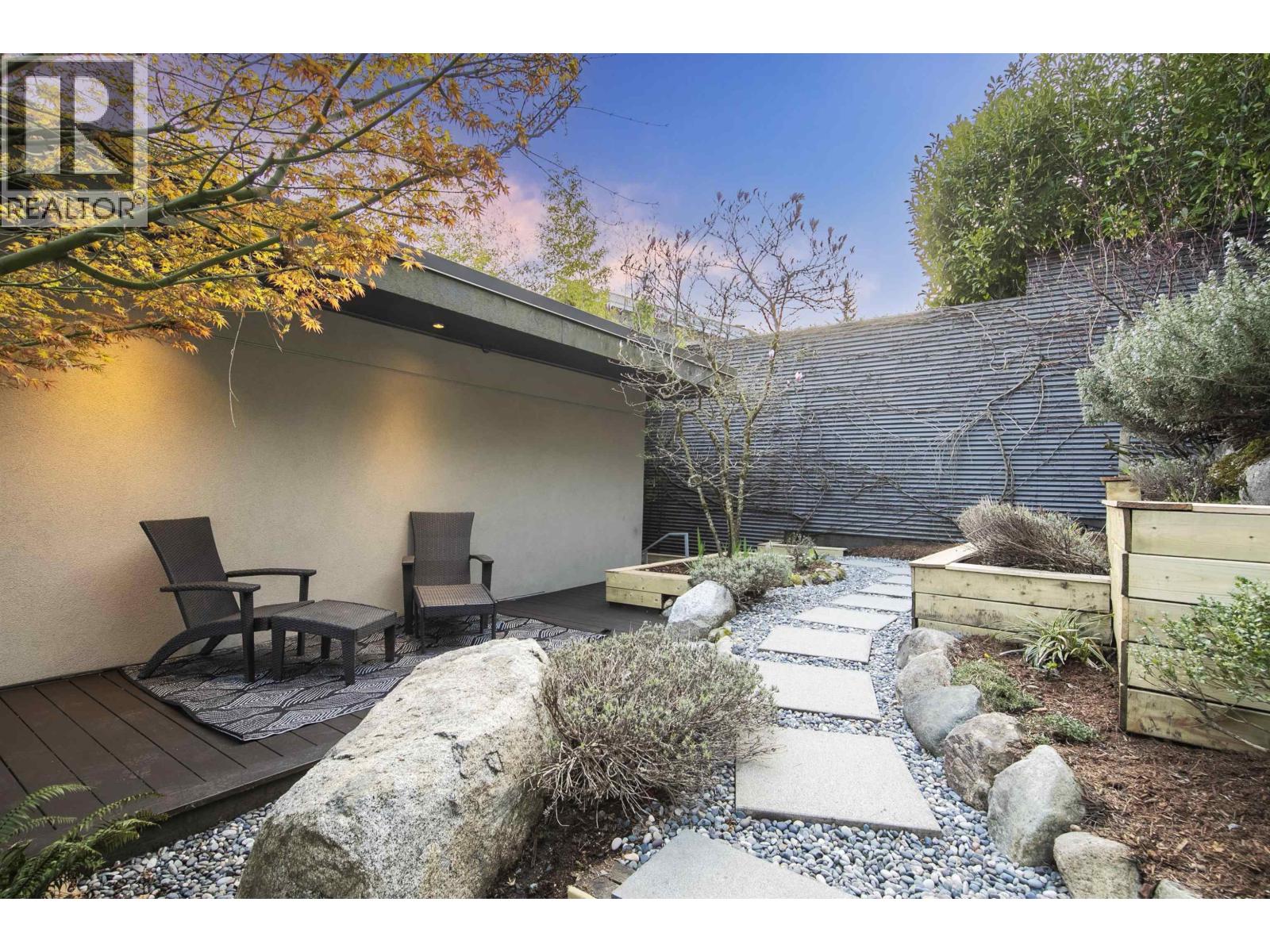 3305 WESTMOUNT ROAD, West Vancouver