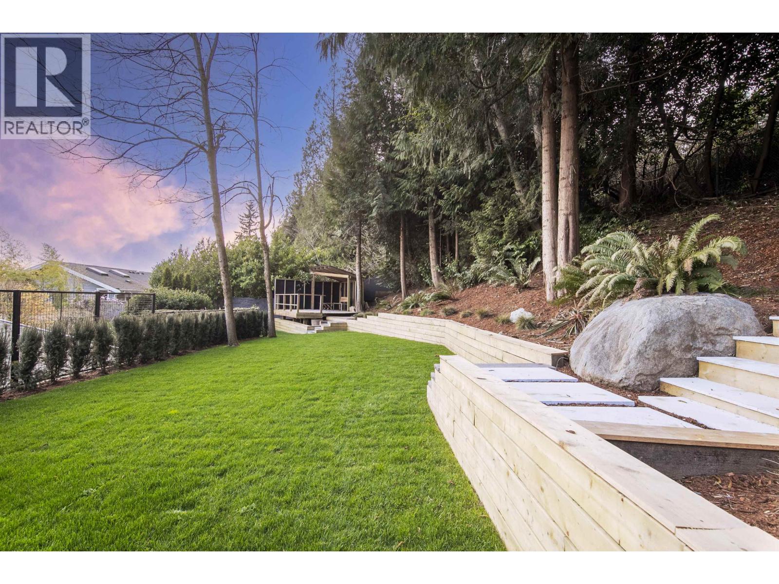 3305 WESTMOUNT ROAD, West Vancouver