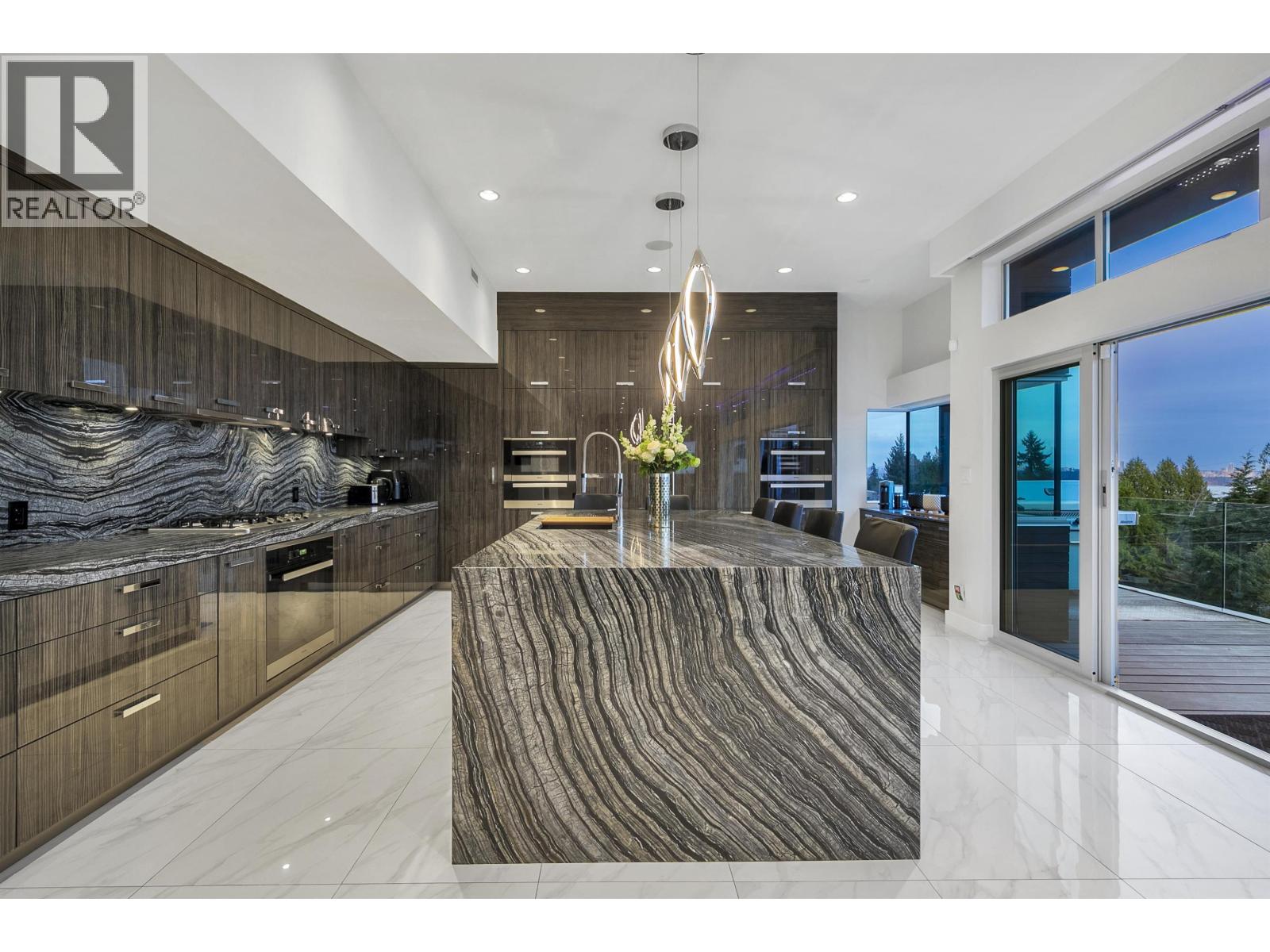 3305 WESTMOUNT ROAD, West Vancouver