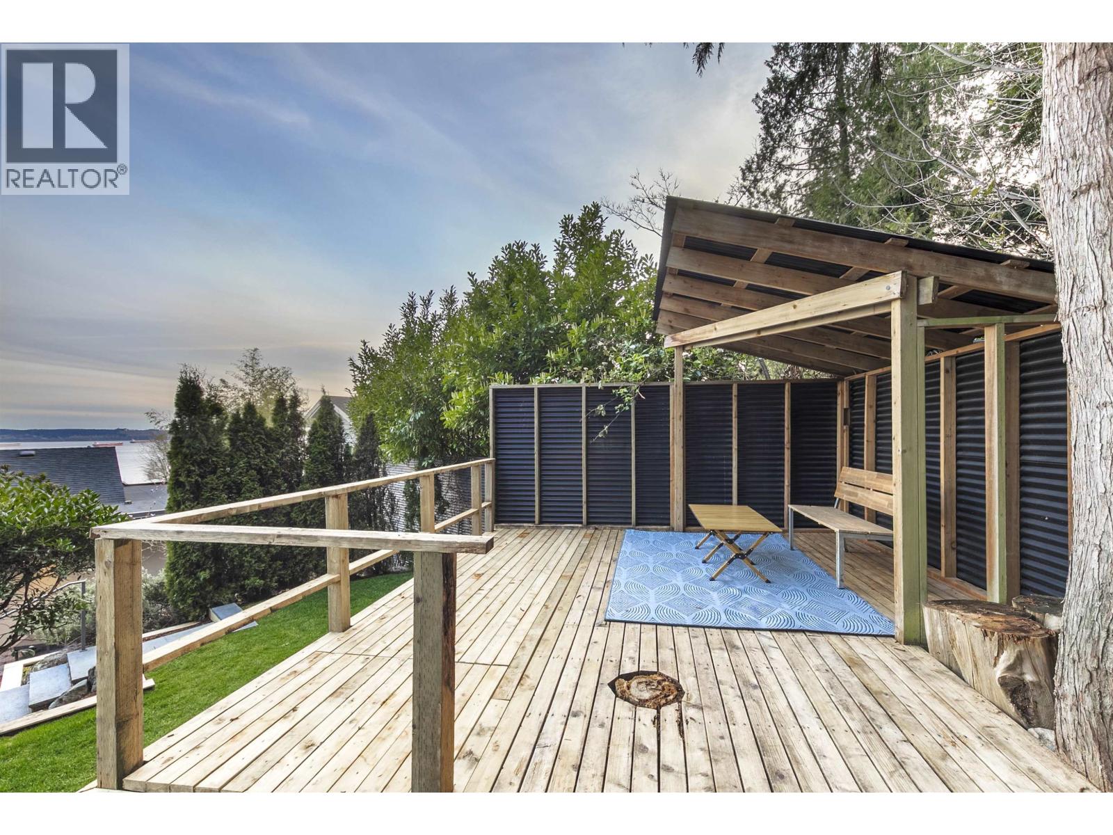 3305 WESTMOUNT ROAD, West Vancouver