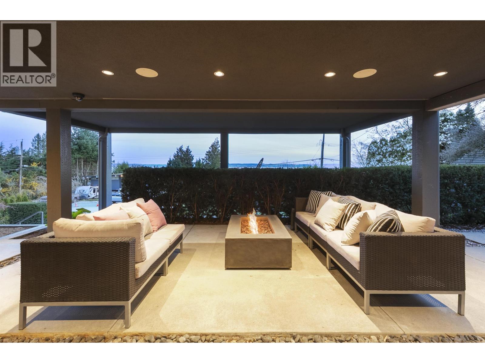 3305 WESTMOUNT ROAD, West Vancouver