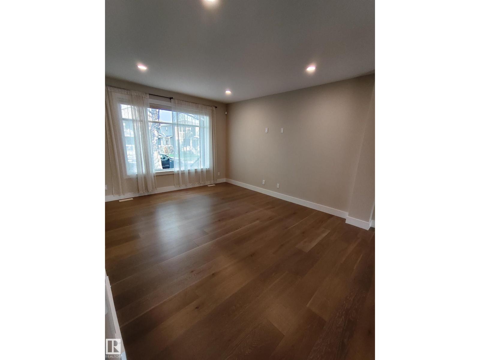 9527 75 AV NW, Edmonton