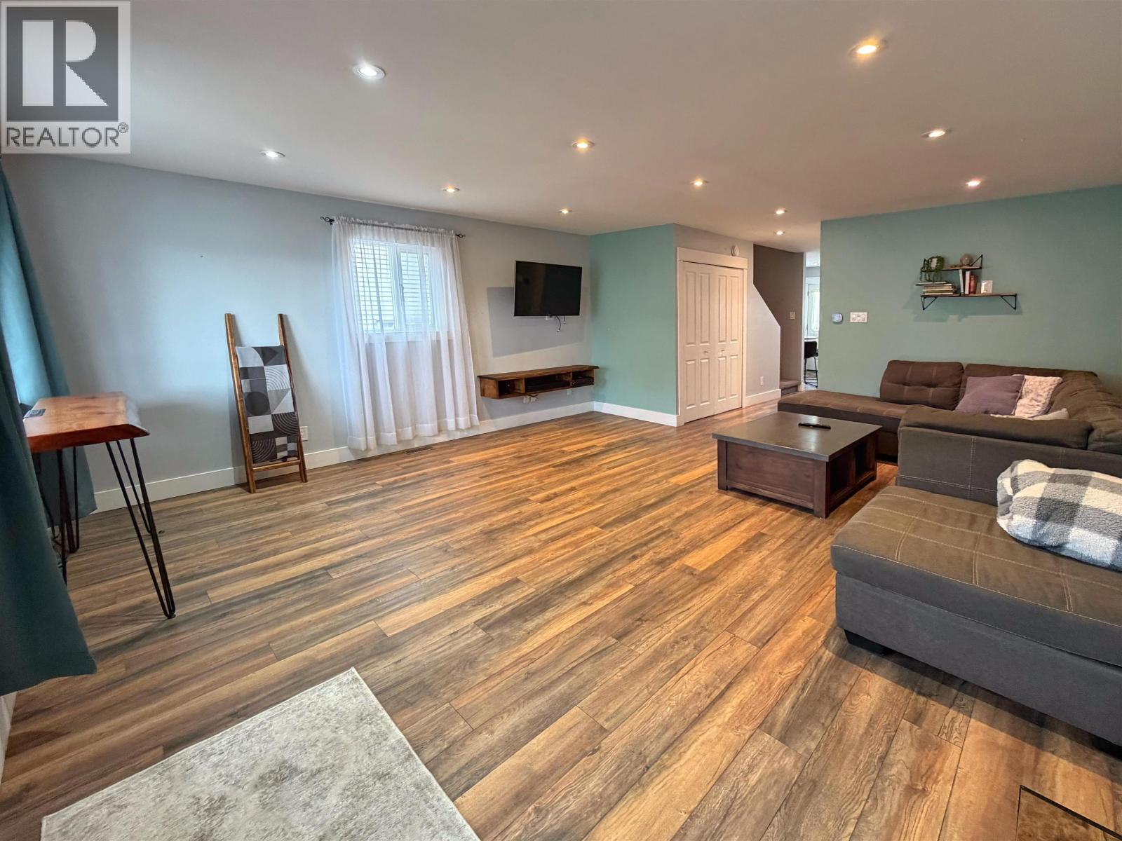 419 E 6TH AVENUE - 5