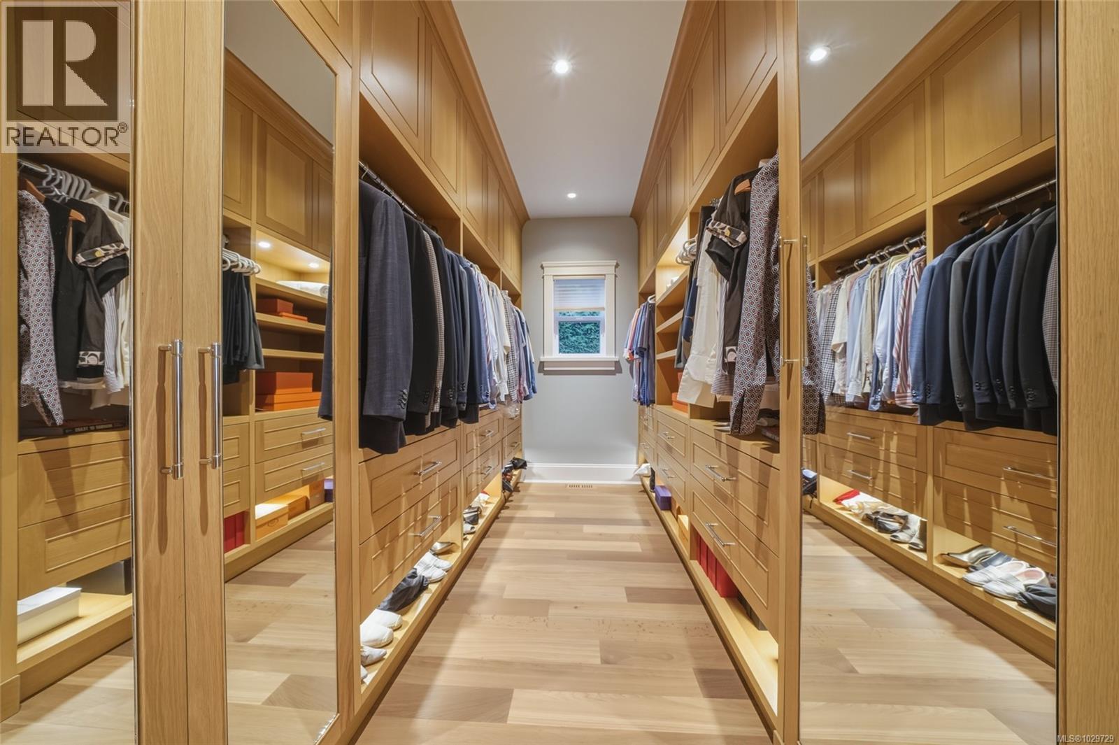 2226 Arbutus Rd, Saanich