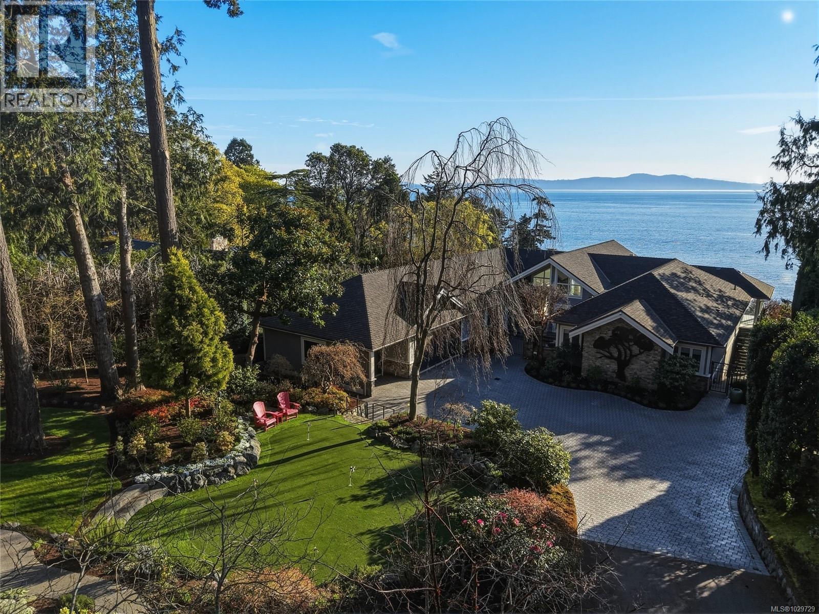 2226 Arbutus Rd, Saanich