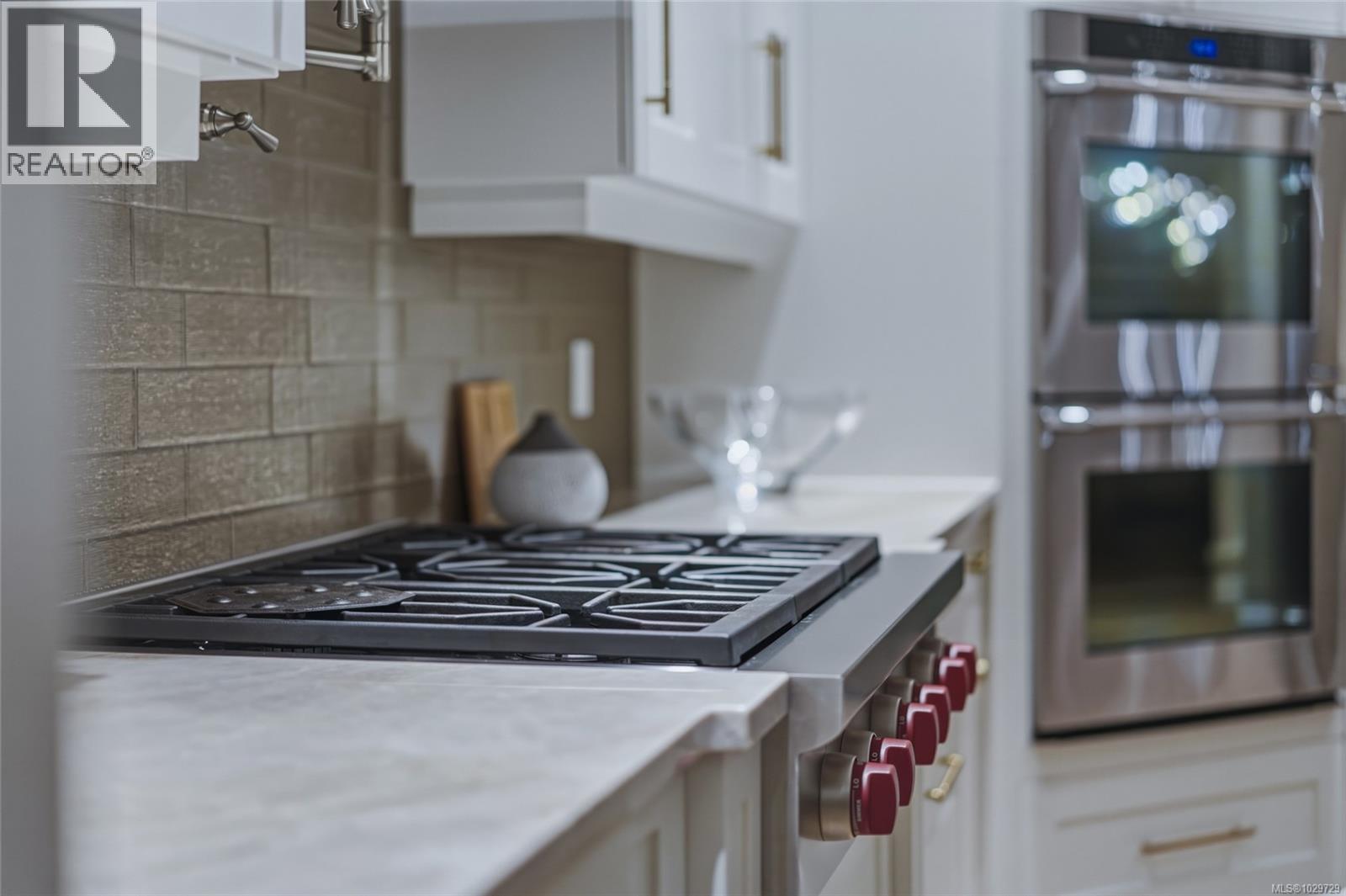 2226 Arbutus Rd, Saanich