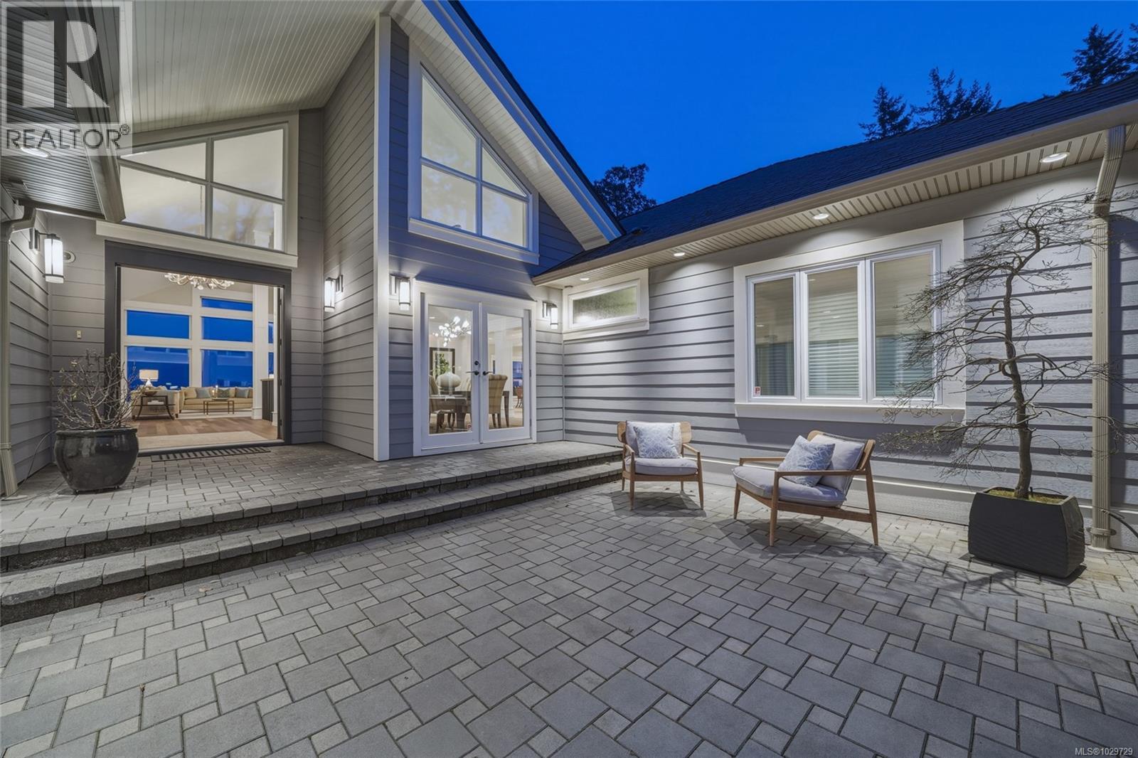 2226 Arbutus Rd, Saanich