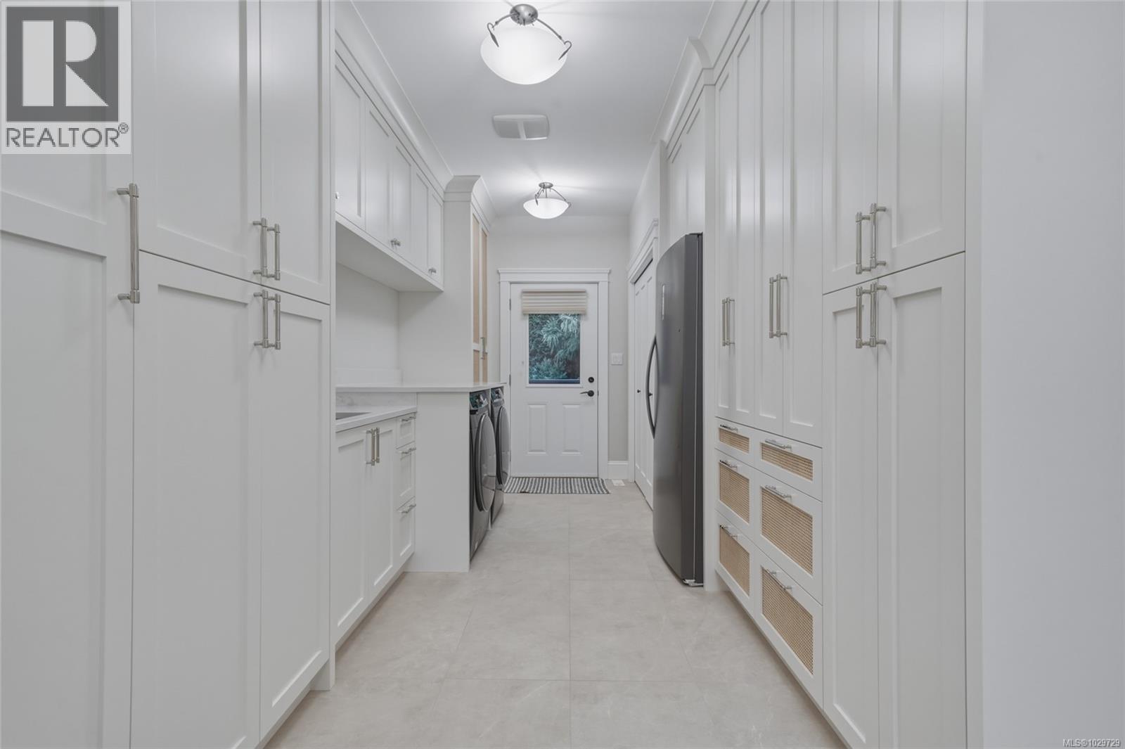 2226 Arbutus Rd, Saanich