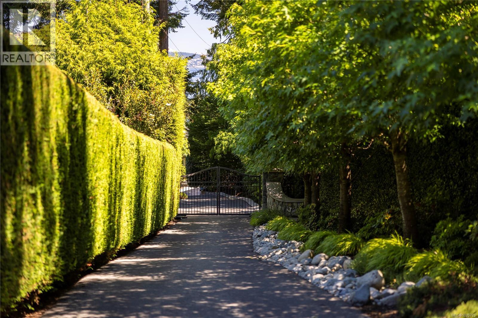 2226 Arbutus Rd, Saanich