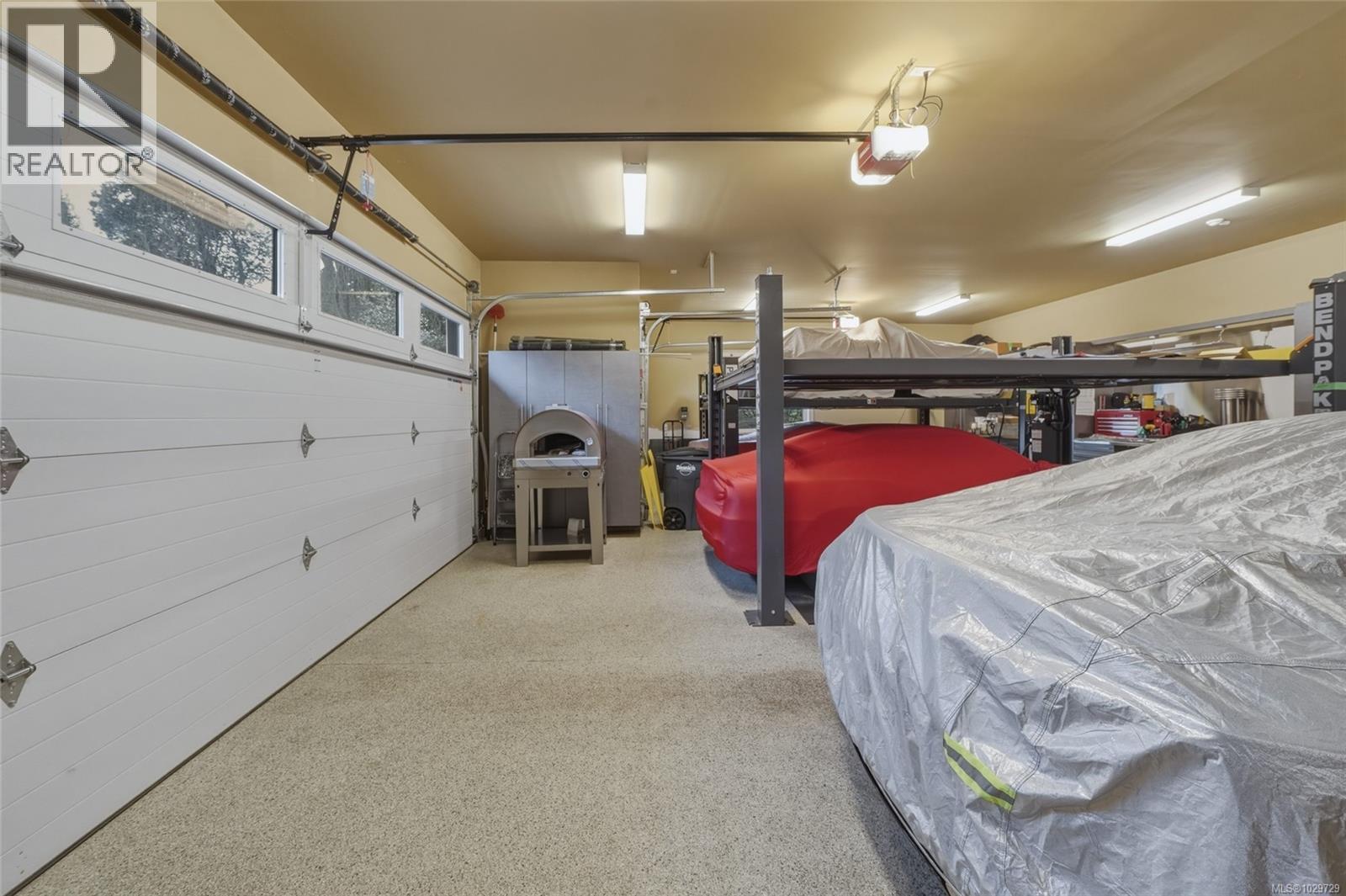 2226 Arbutus Rd, Saanich