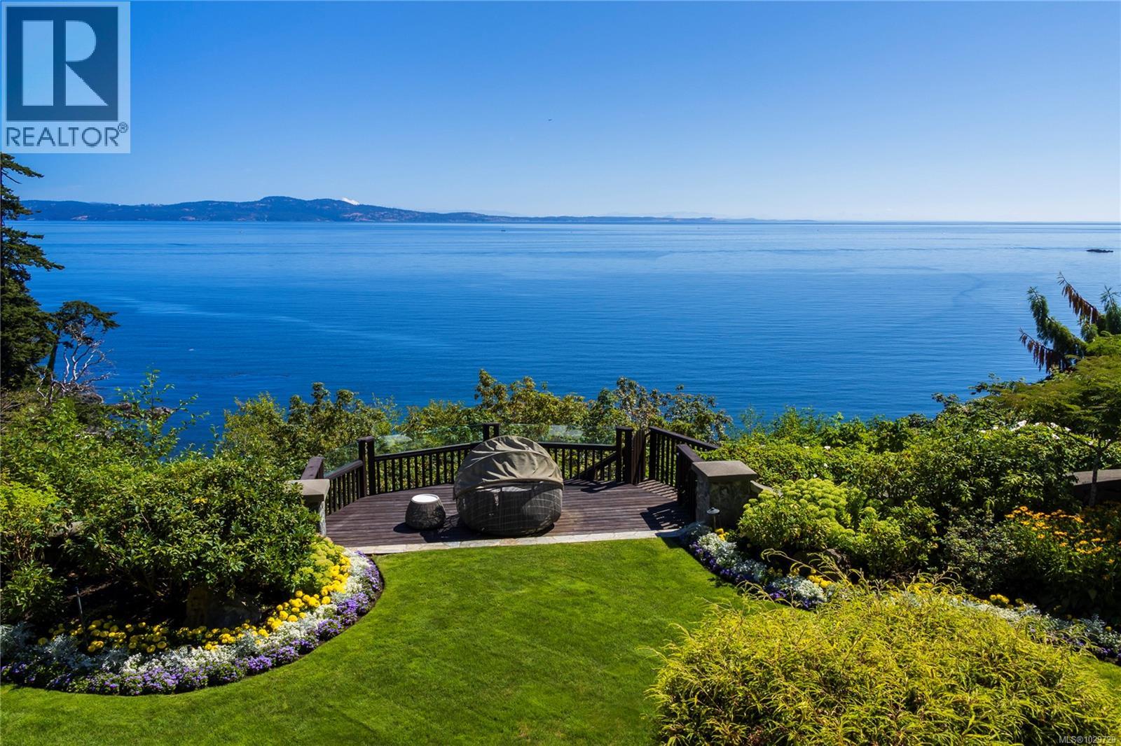 2226 Arbutus Rd, Saanich