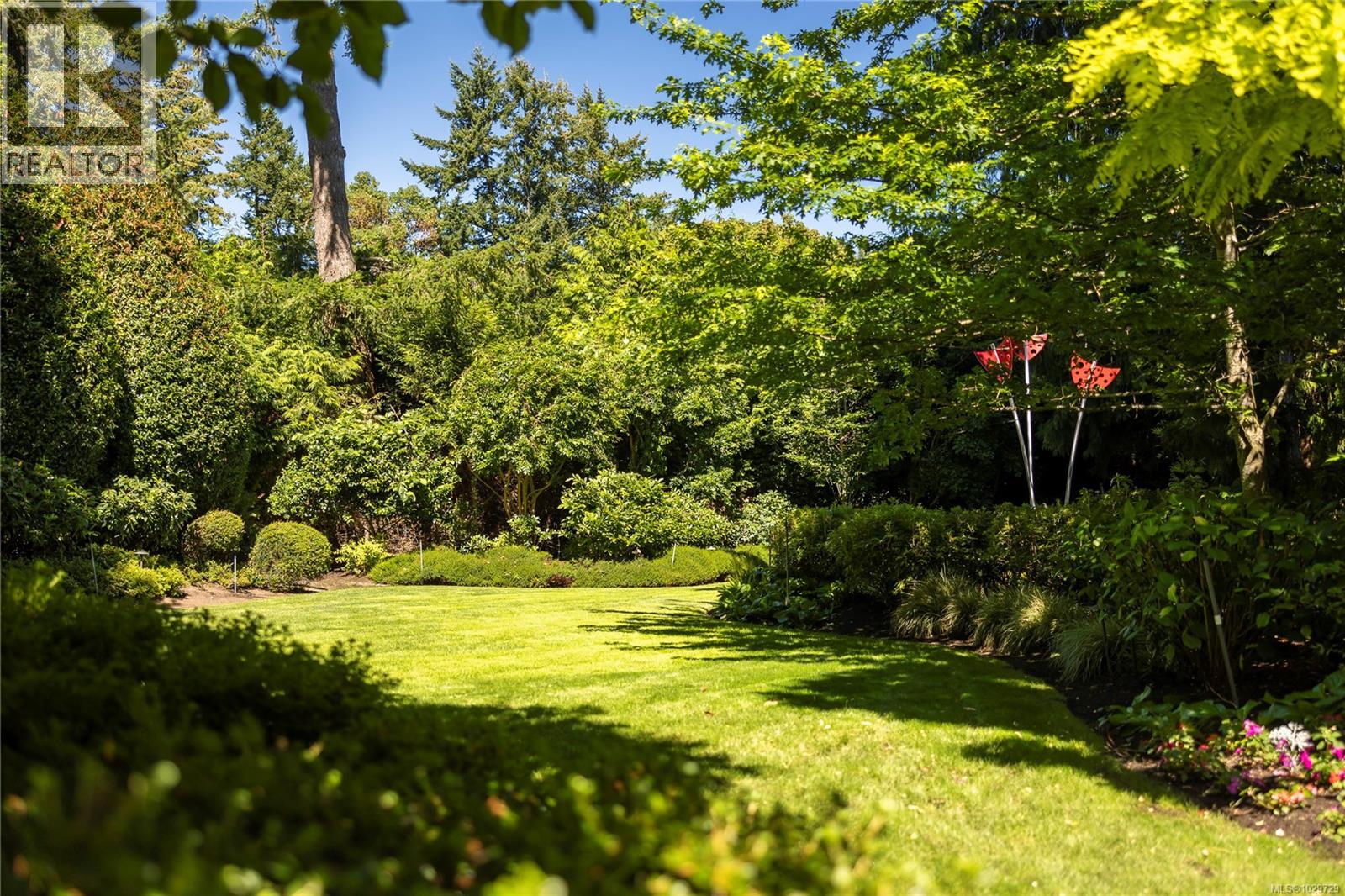 2226 Arbutus Rd, Saanich