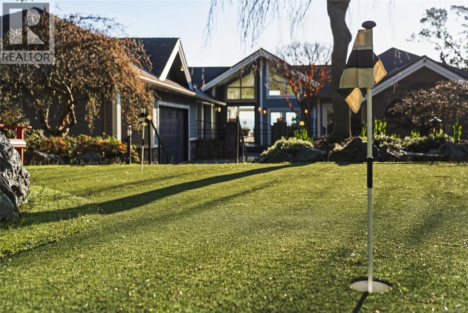 2226 Arbutus Rd, Saanich