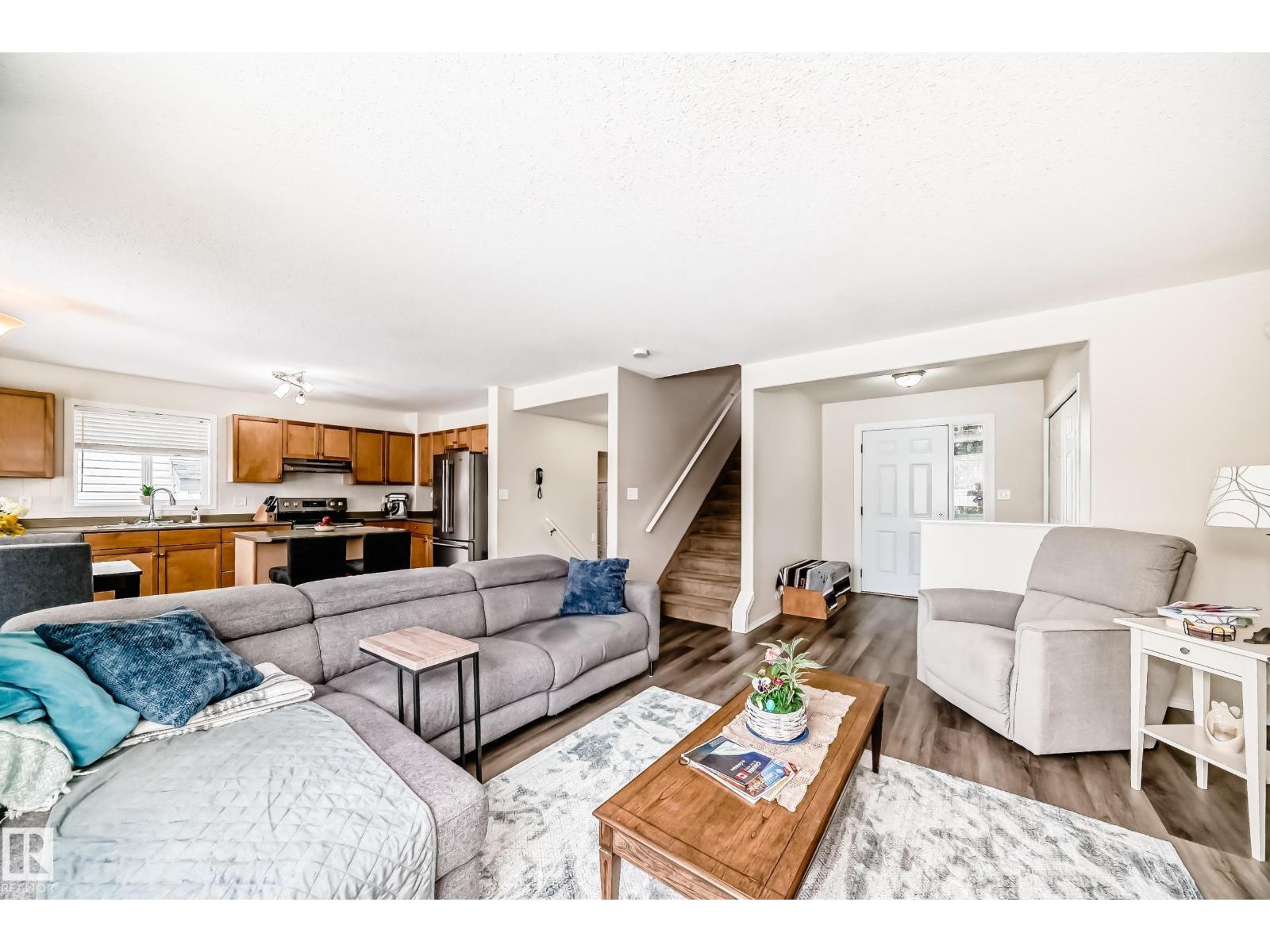 3132 33 AV NW, Edmonton