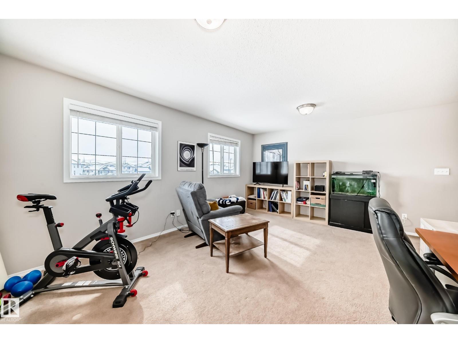 3132 33 AV NW, Edmonton