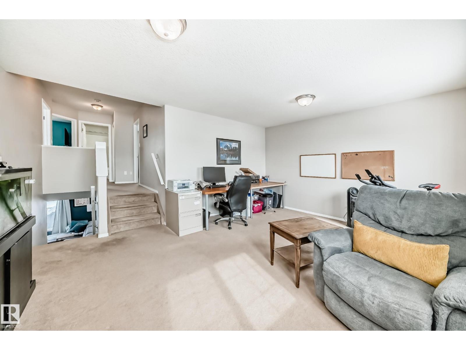 3132 33 AV NW, Edmonton